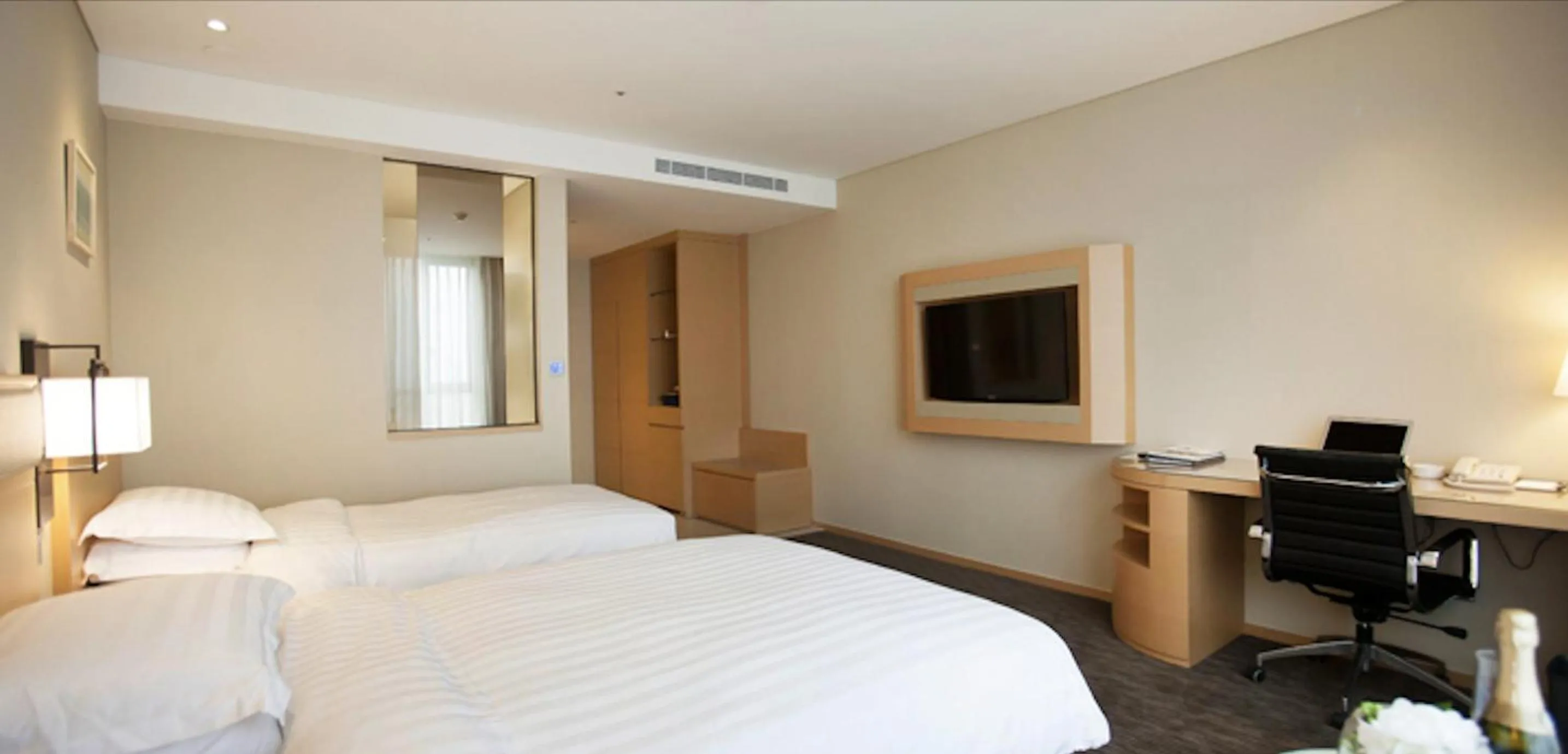 Bed in Best Western Hotel Gunsan