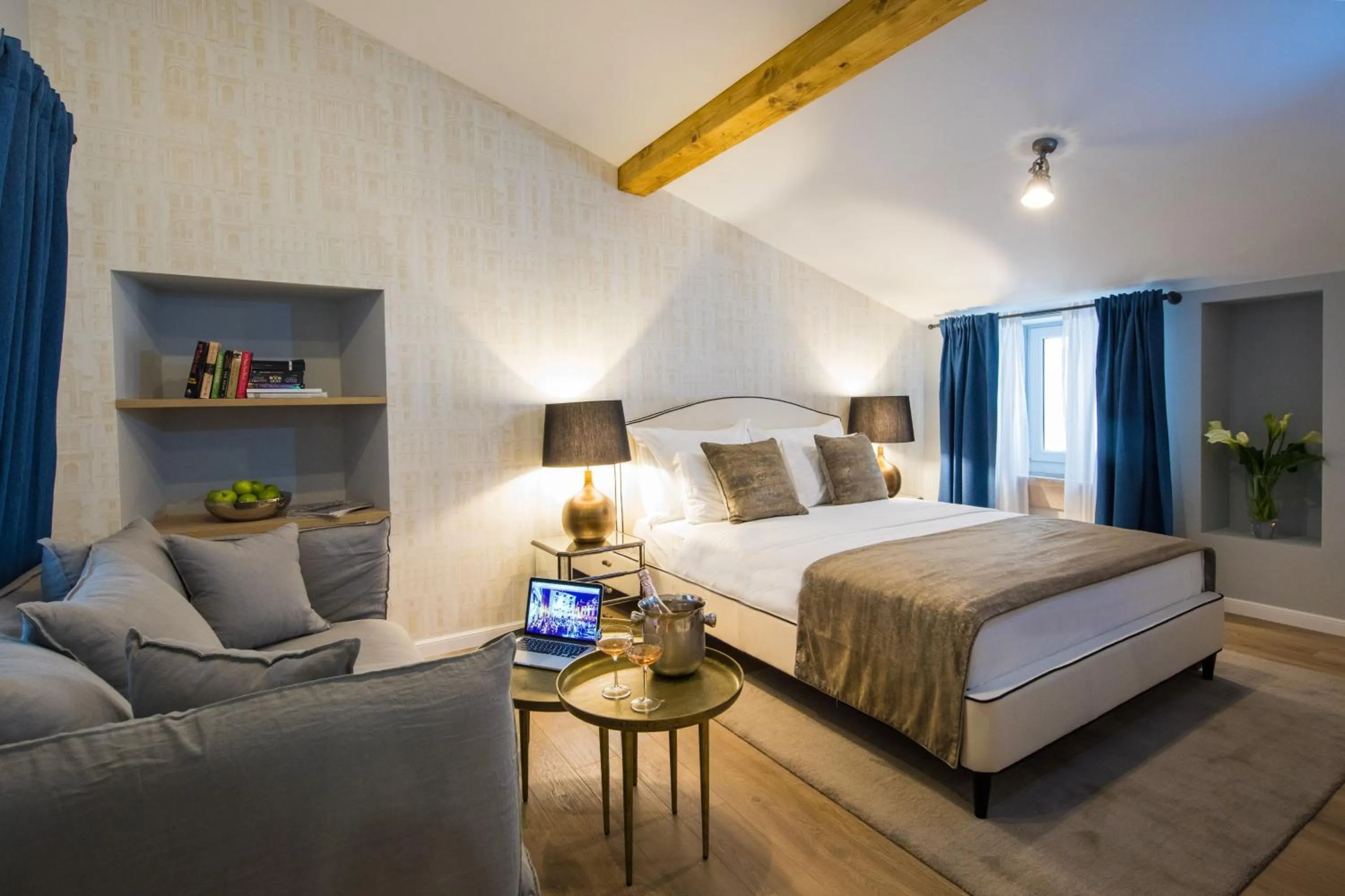 Photo of the whole room, Bed in Palacio Celeste