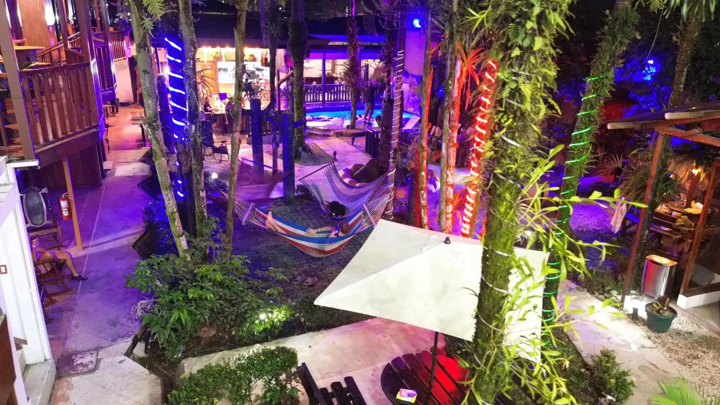 Area and facilities in Poshtel Arenal