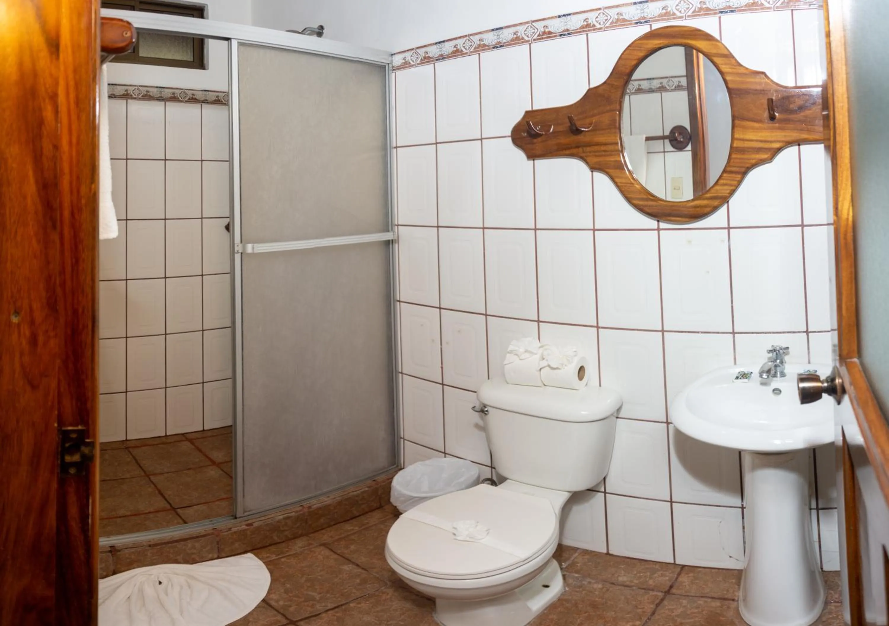 Shower in Poshtel Arenal