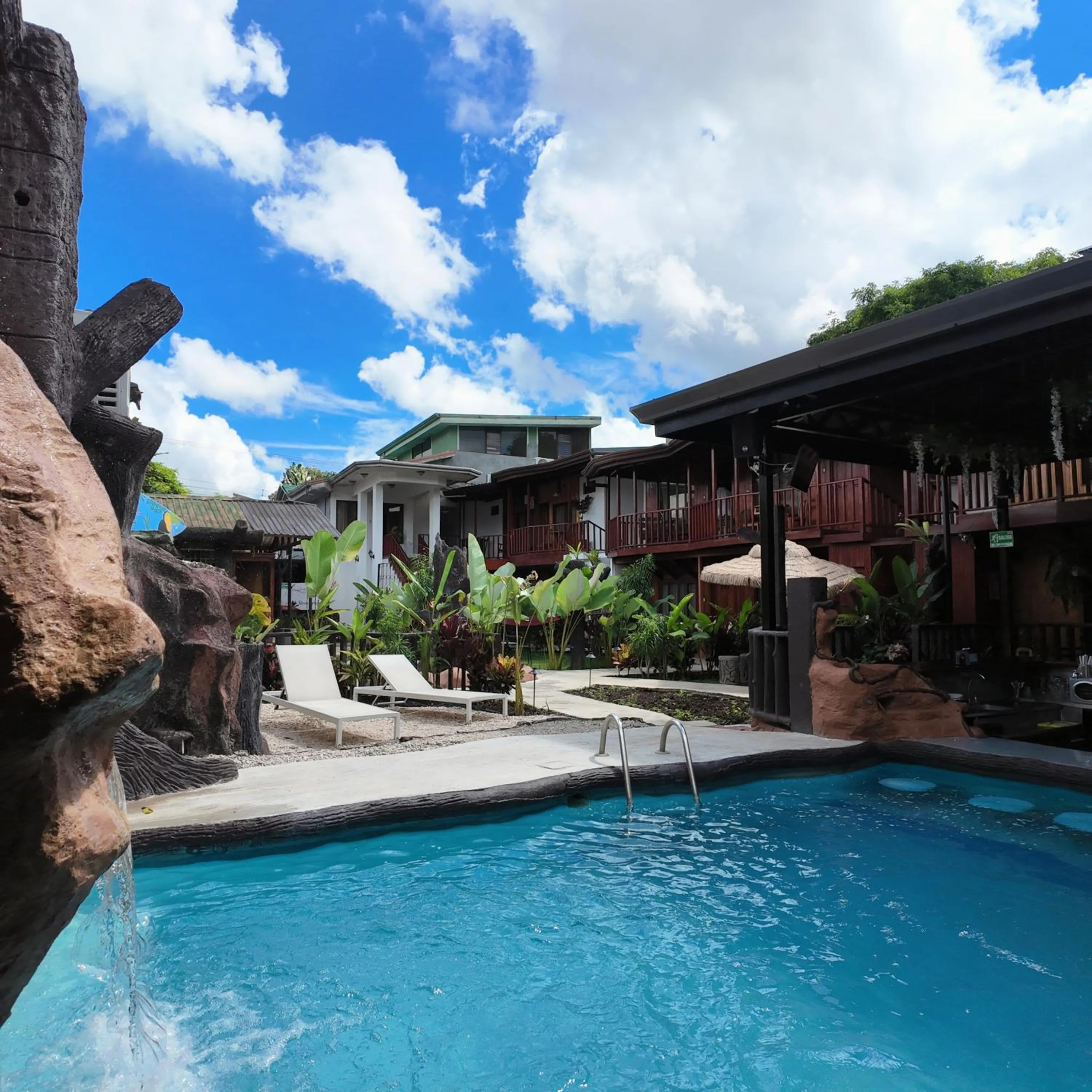 Property building in Poshtel Arenal
