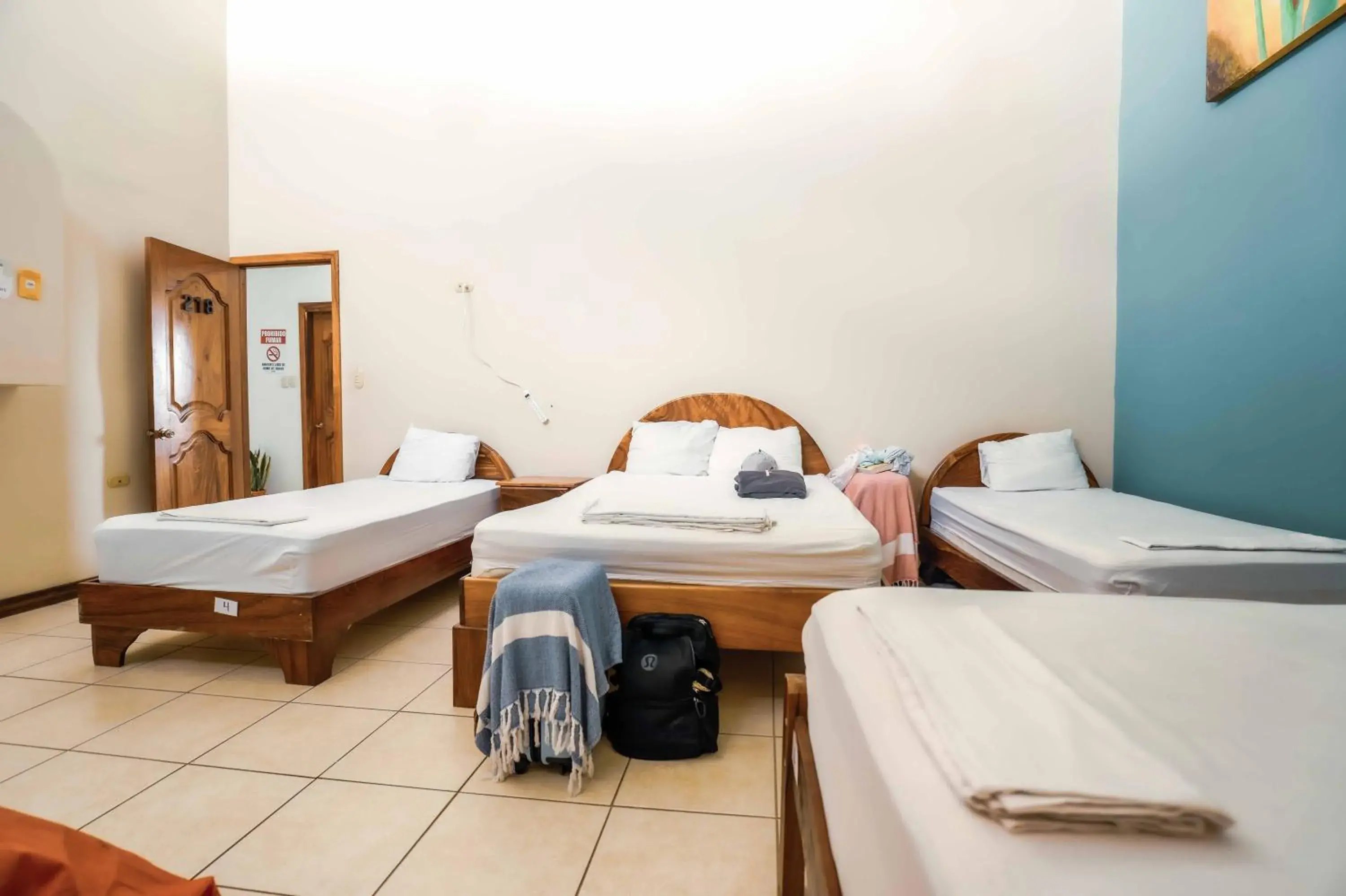 Bed in 6-Bed Female Dormitory Room in Poshtel Arenal Bed in 6-Bed Female Dormitory Room in Poshtel Arenal