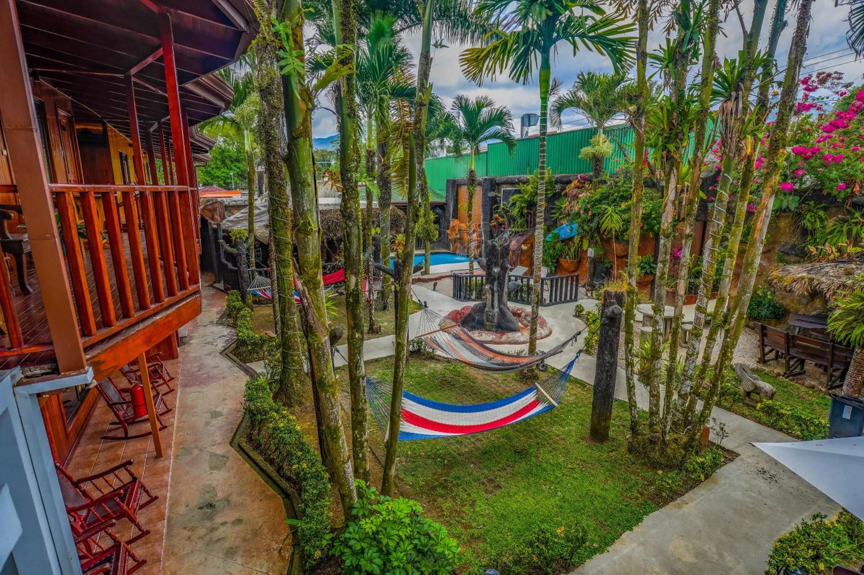 Garden view in Poshtel Arenal