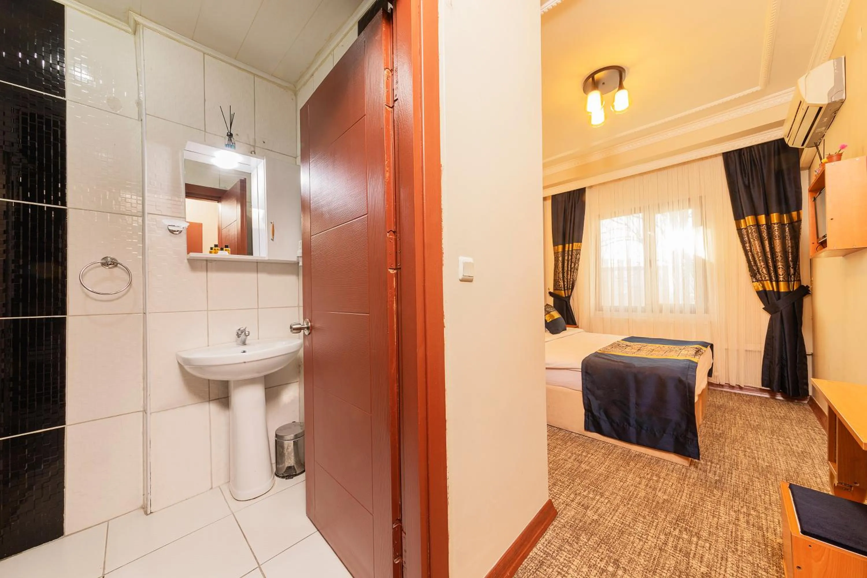 Bathroom, Bed in Vefa Hotel&Suites