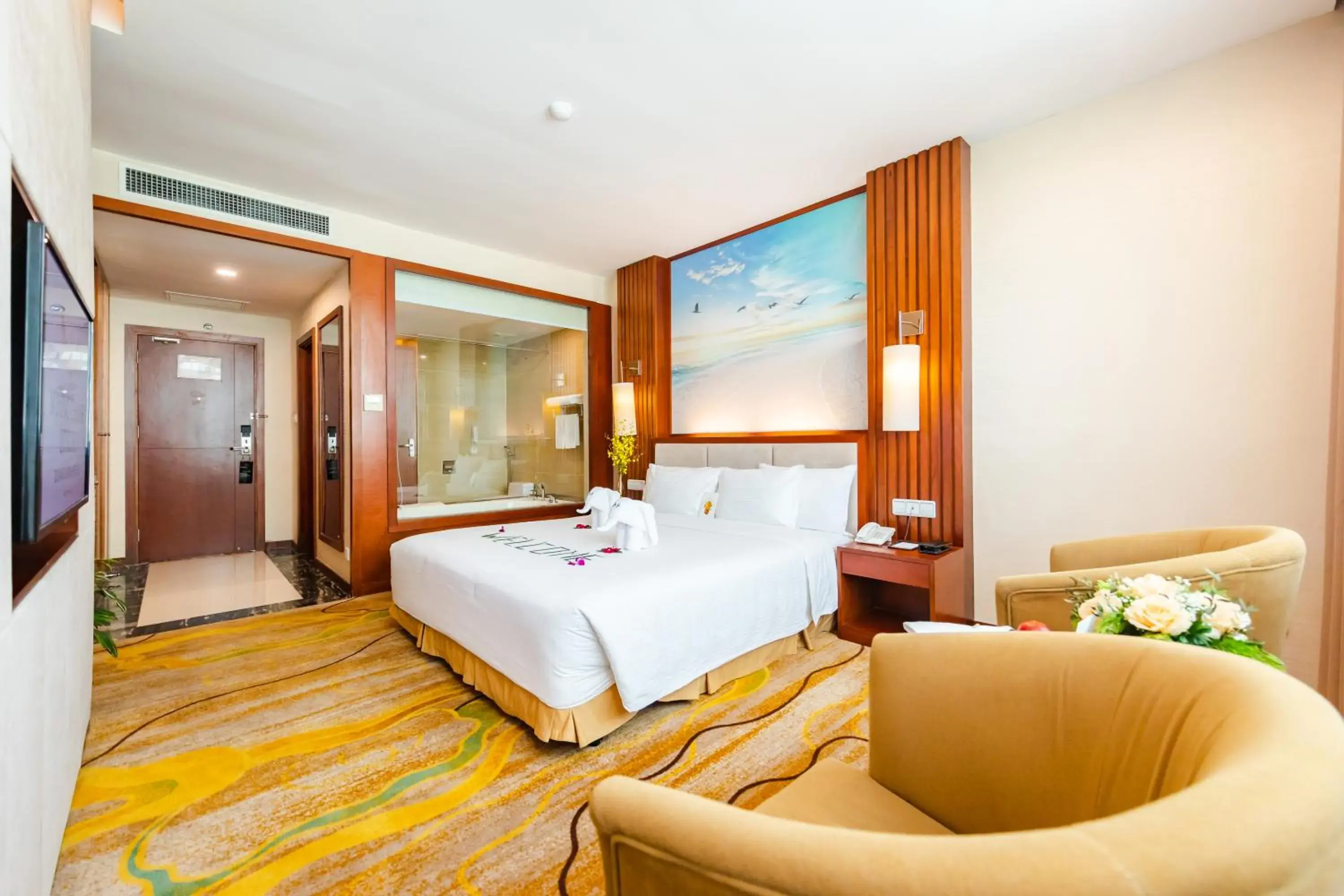 Photo of the whole room, Bed in Muong Thanh Luxury Quang Ninh Hotel Photo of the whole room, Bed in Muong Thanh Luxury Quang Ninh Hotel
