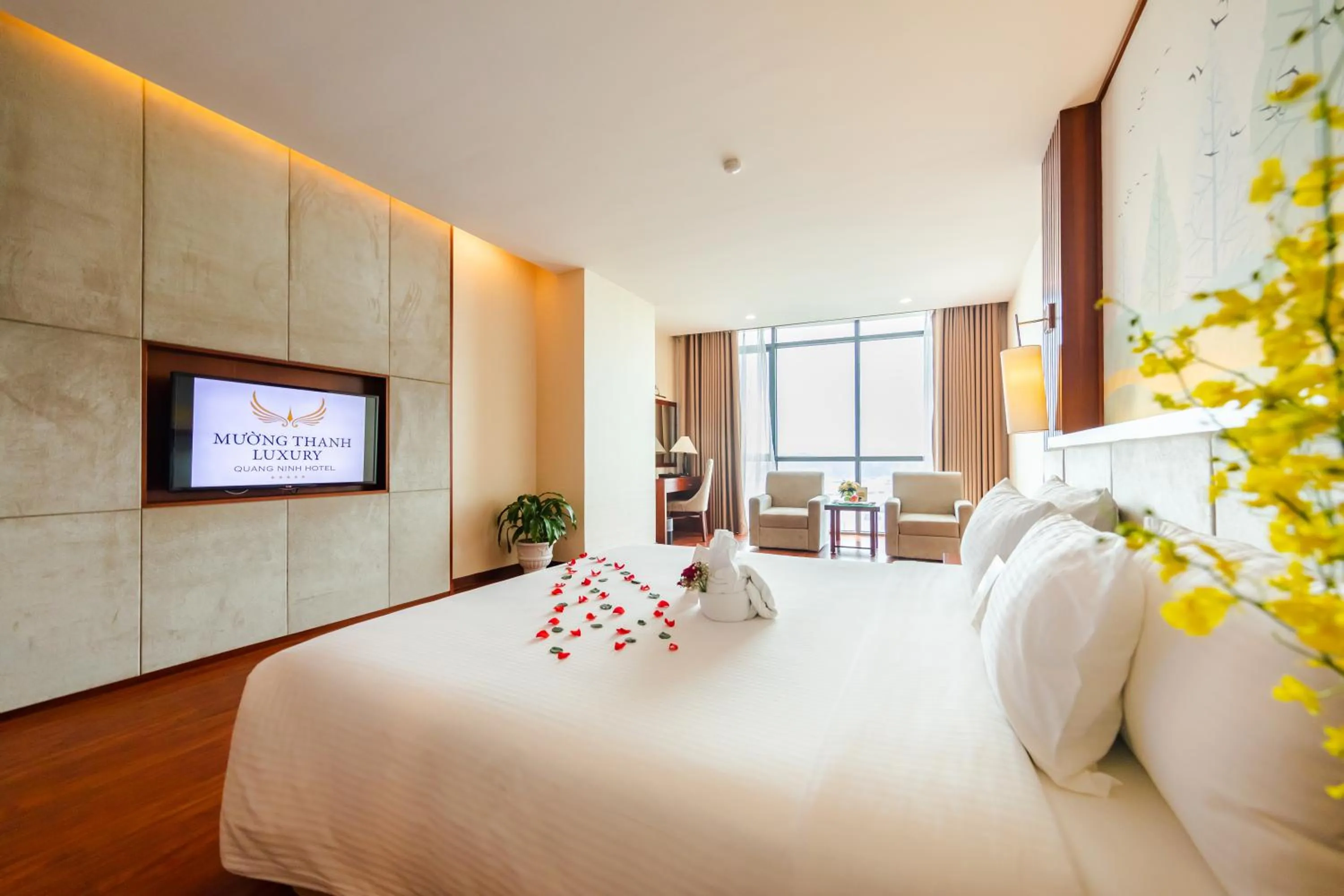 Bed in Muong Thanh Luxury Quang Ninh Hotel