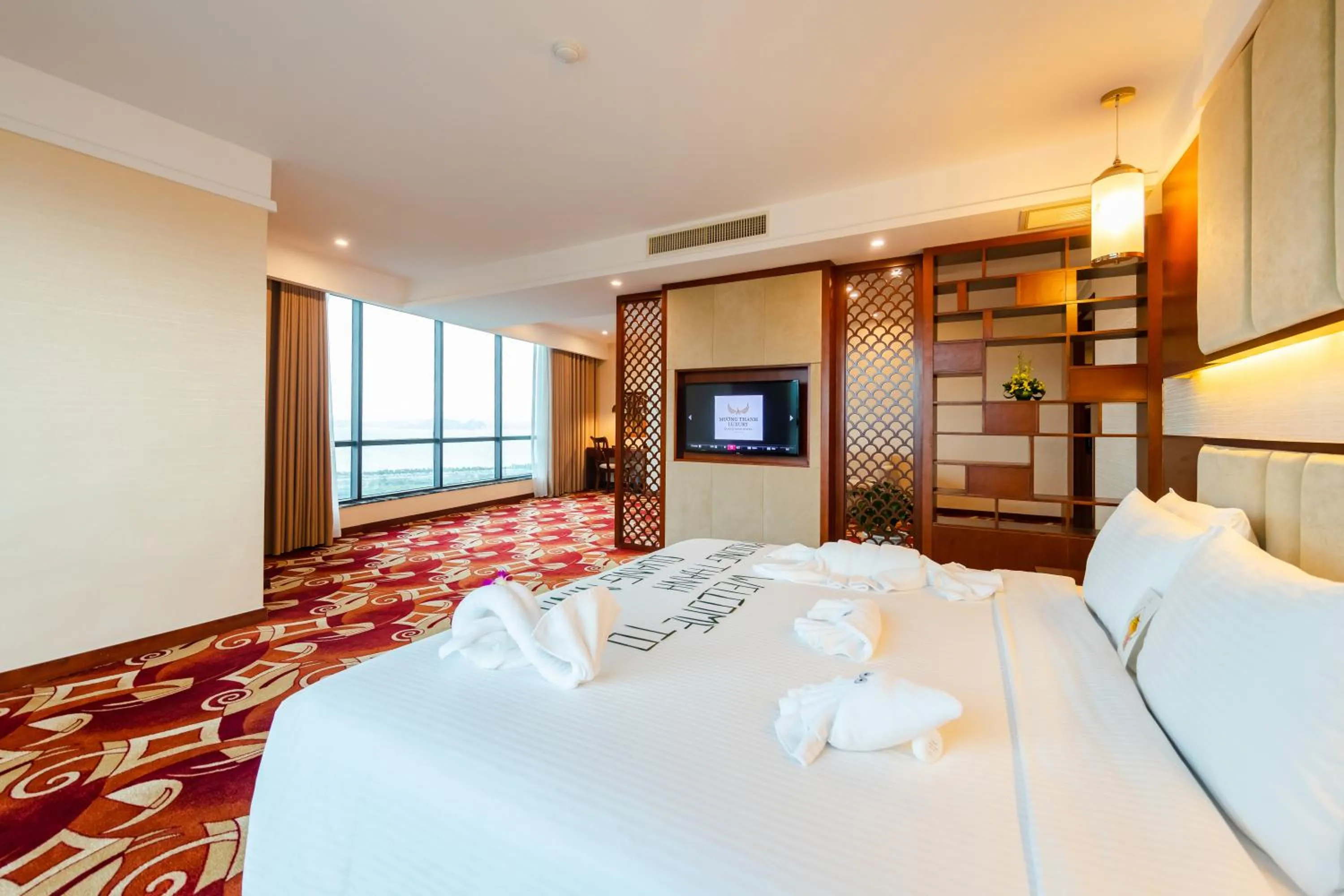 Bed in Muong Thanh Luxury Quang Ninh Hotel