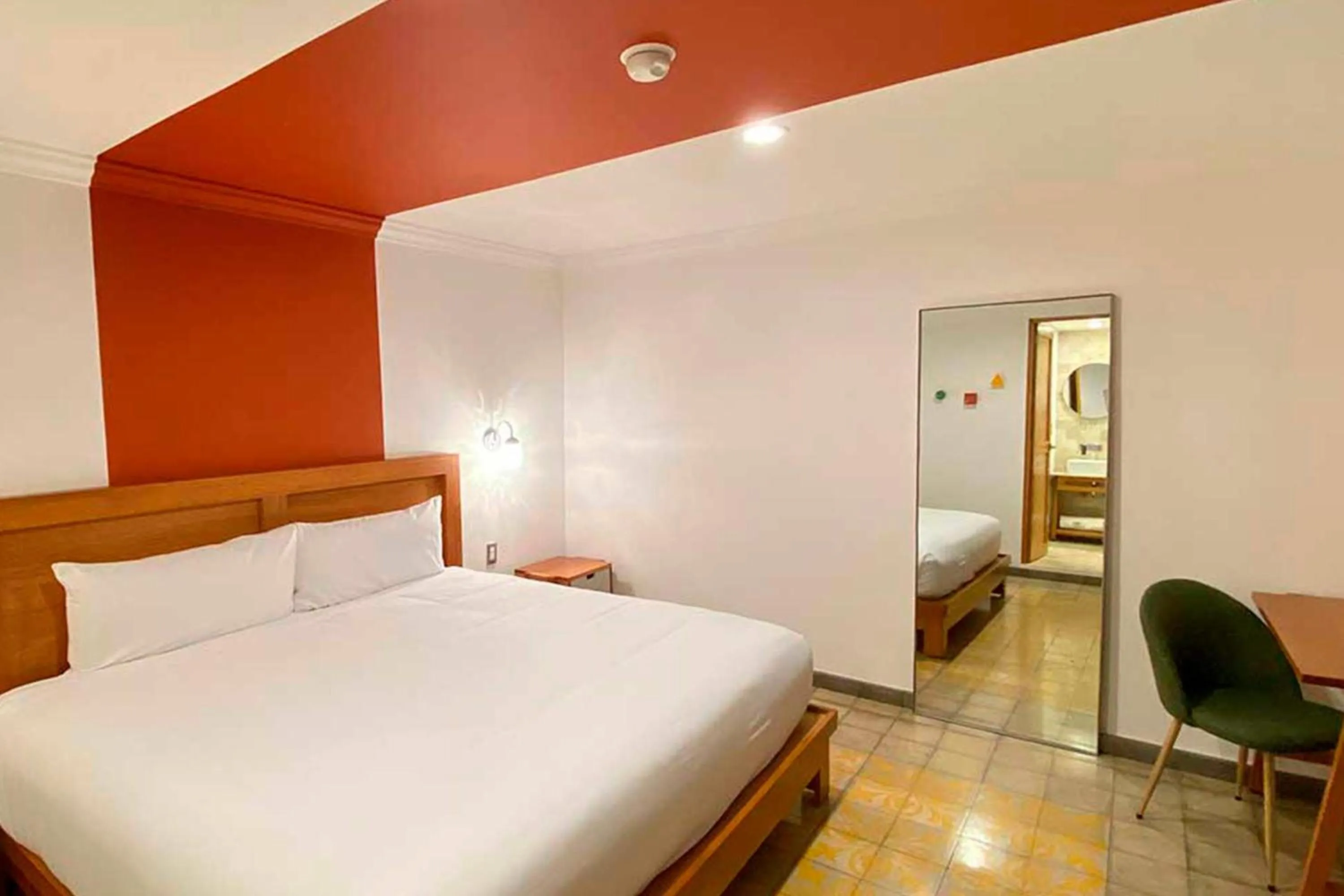 Photo of the whole room, Bed in Hotel MX condesa CDMX, Trademark Collection by Wyndham