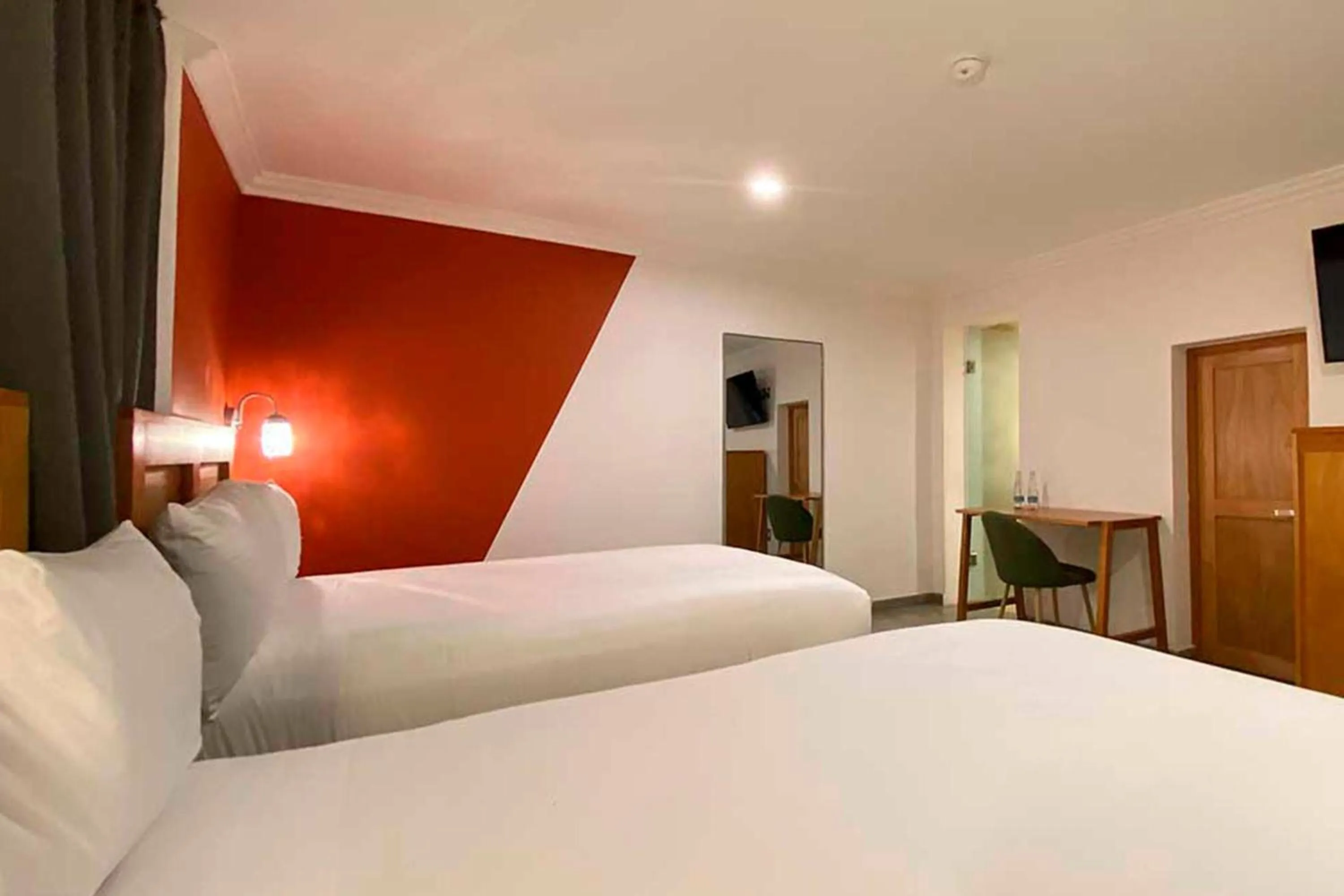 Photo of the whole room, Bed in Hotel MX condesa CDMX, Trademark Collection by Wyndham