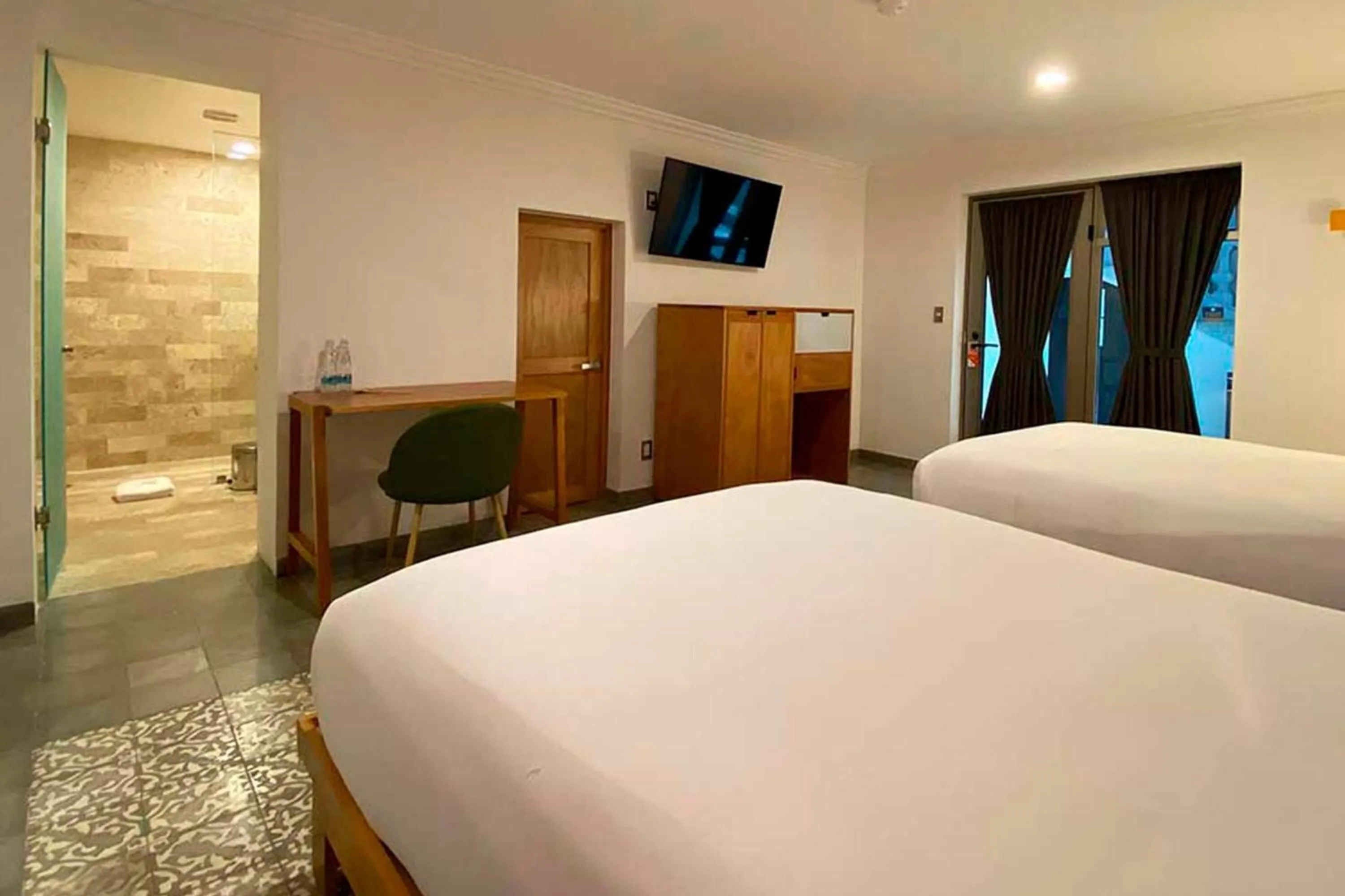 Photo of the whole room, Bed in Hotel MX condesa CDMX, Trademark Collection by Wyndham