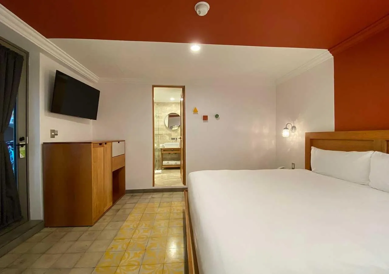 Bathroom, Bed in Hotel MX condesa CDMX, Trademark Collection by Wyndham