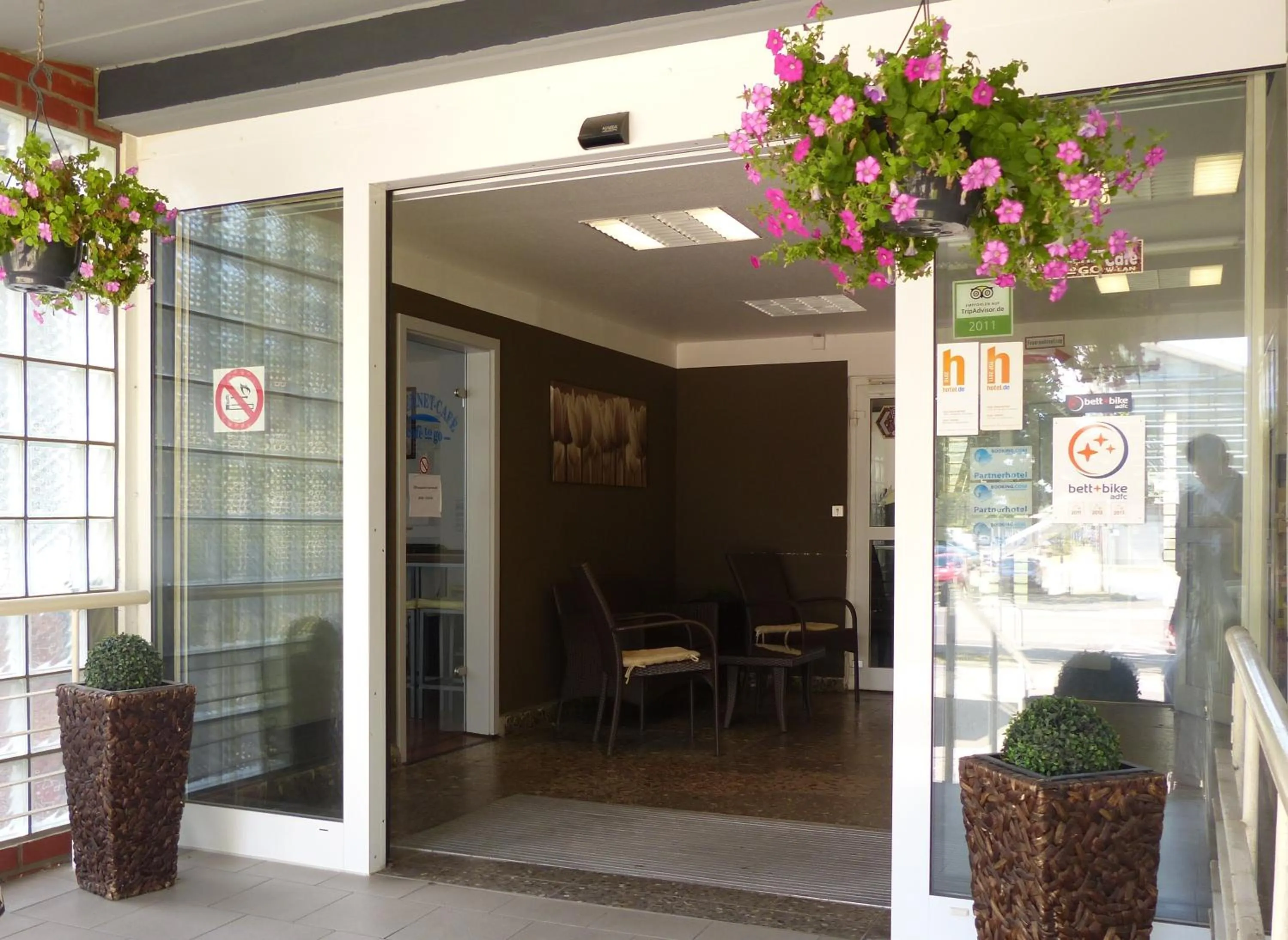 Facade/entrance in Hotel & Gästehaus Rostock Lütten Klein