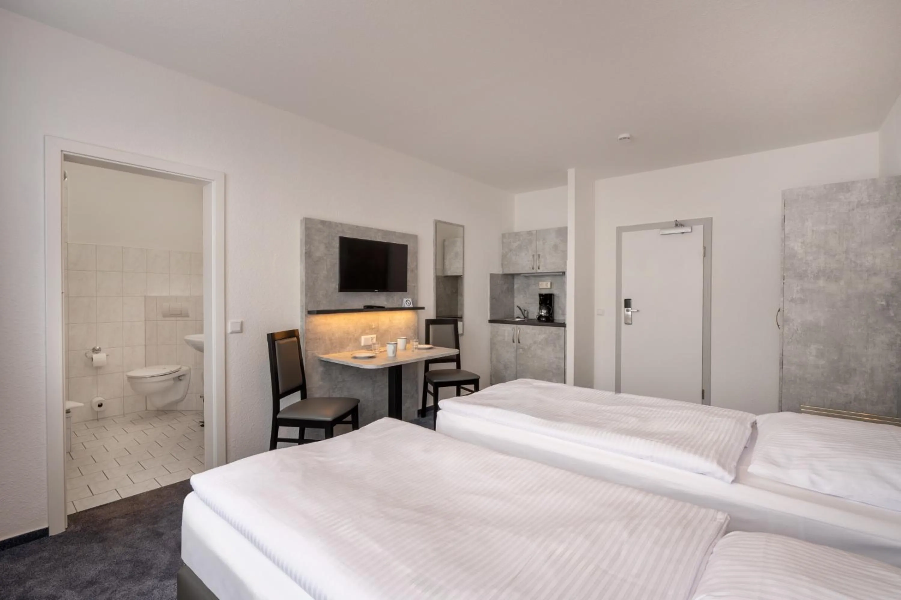 Photo of the whole room, Bed in Hotel & Gästehaus Rostock Lütten Klein