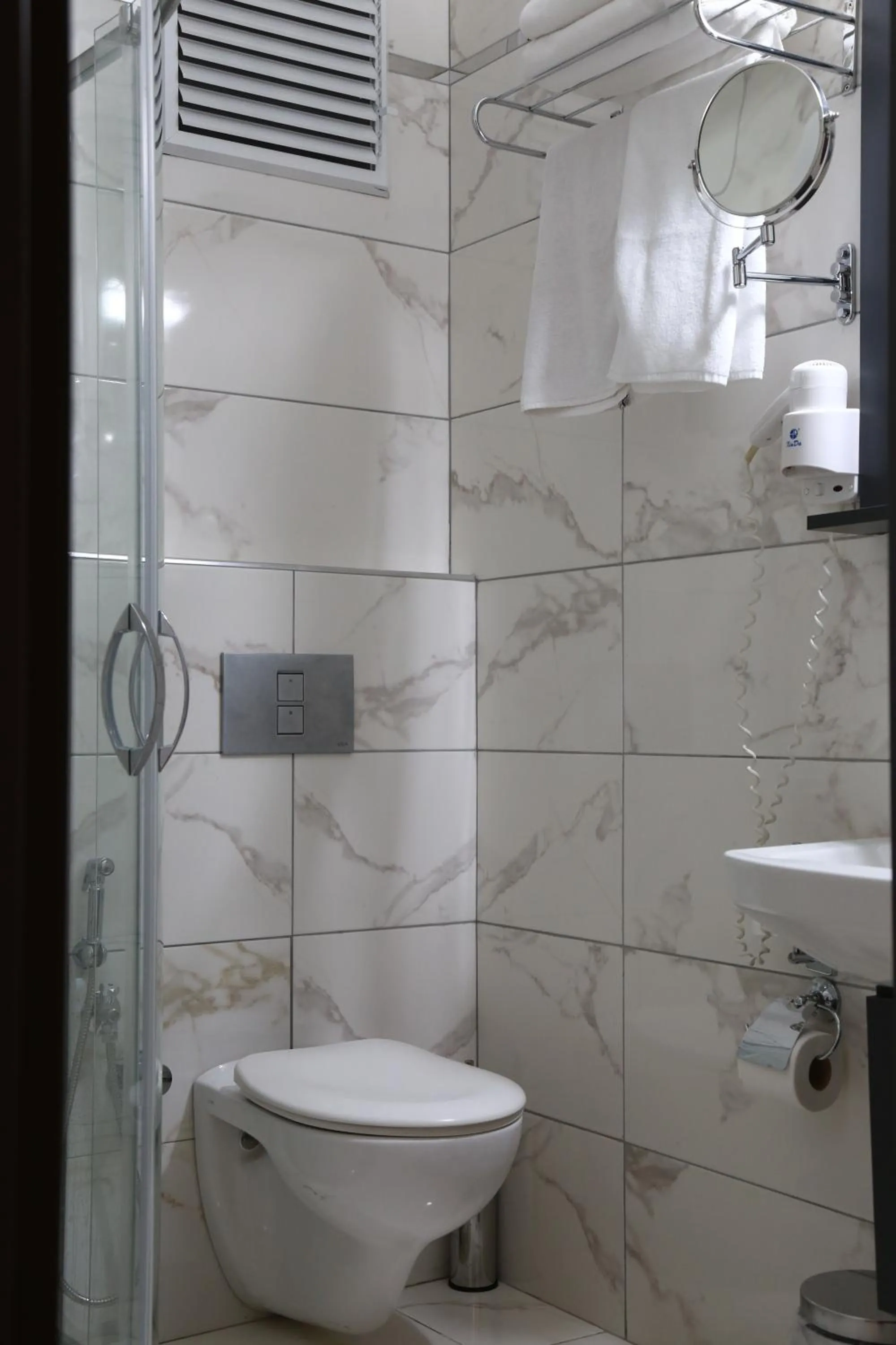 Bathroom in Azra Residence Otel