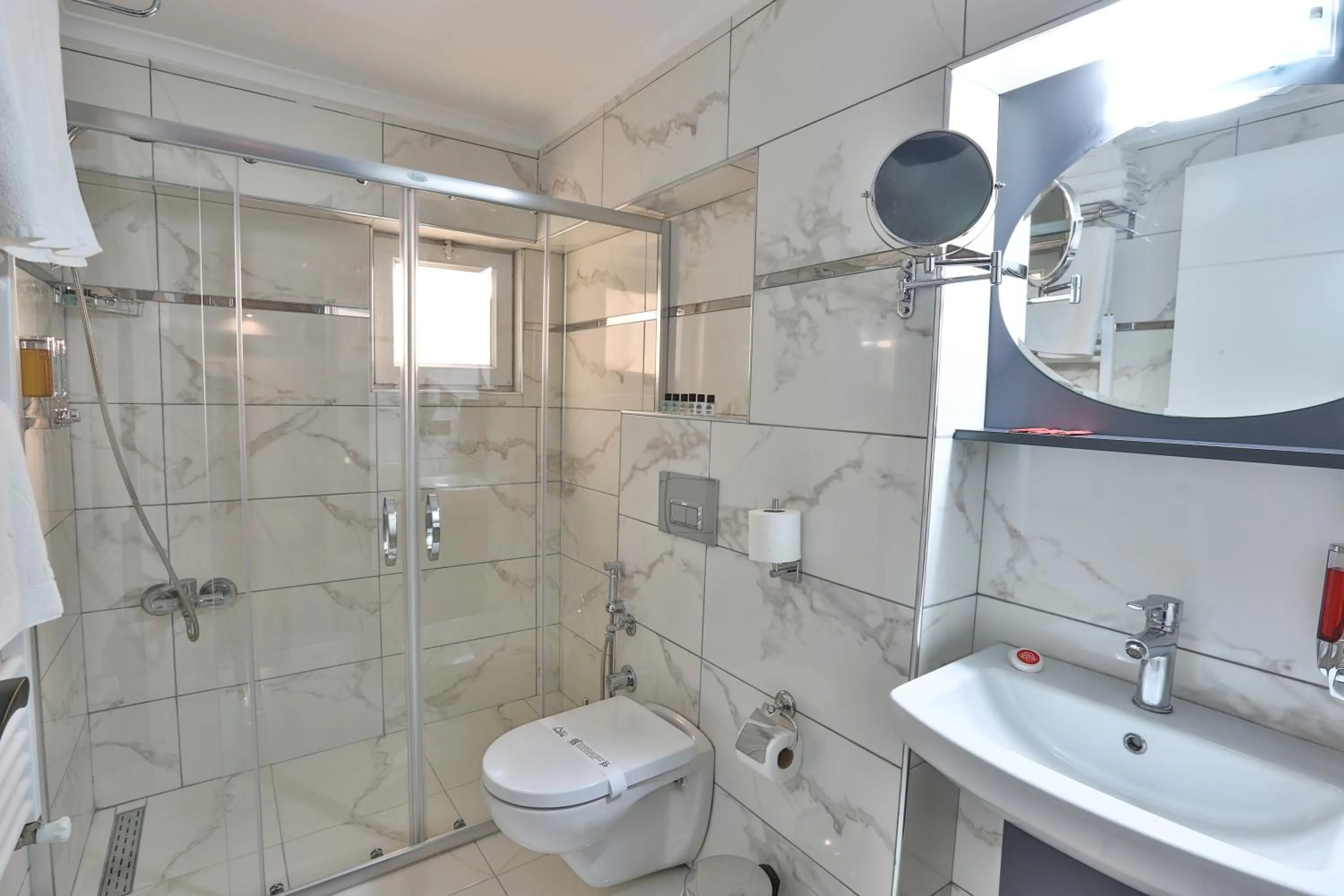 Bathroom in Azra Residence Otel