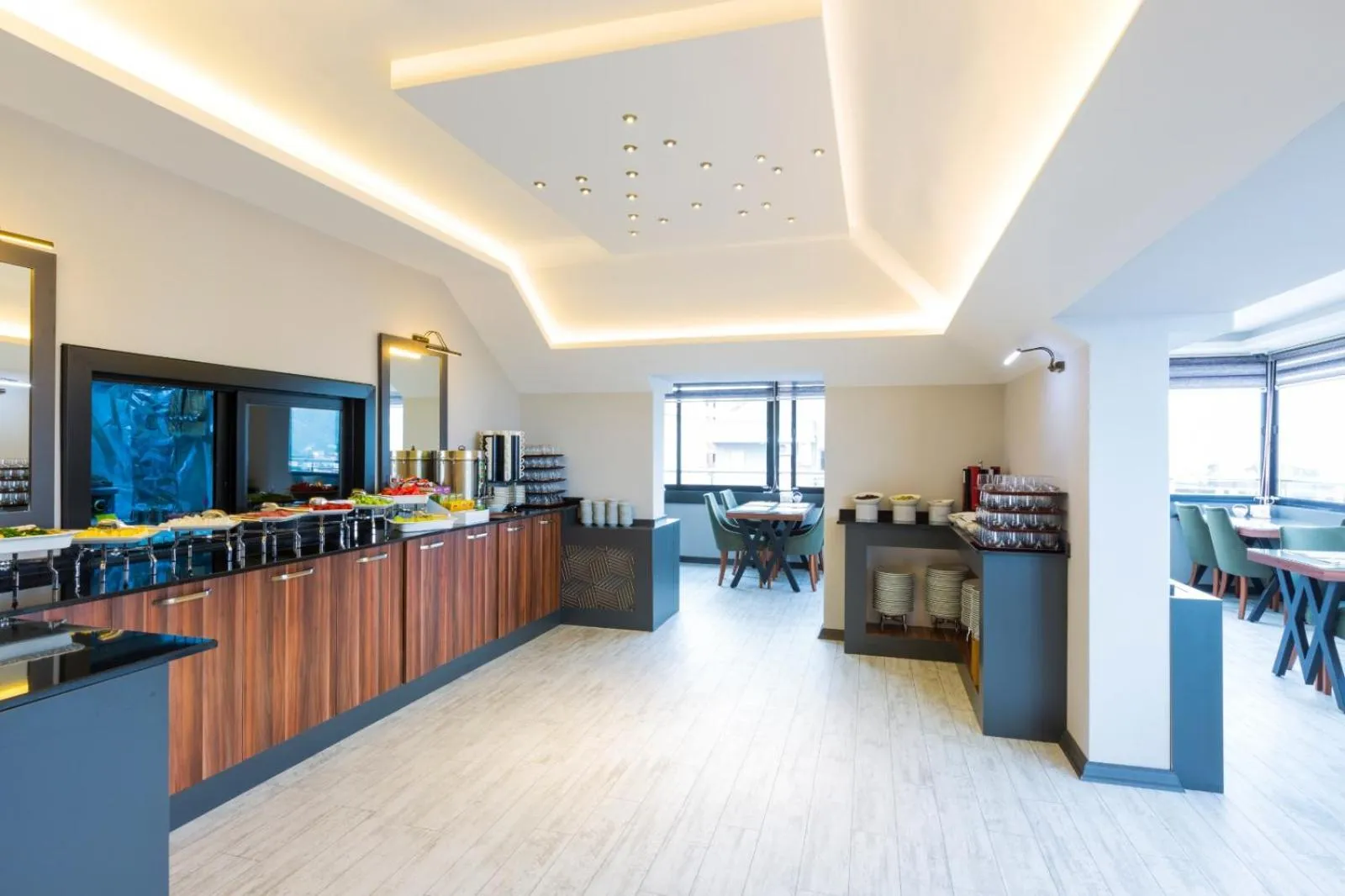 Buffet breakfast in Azra Residence Otel