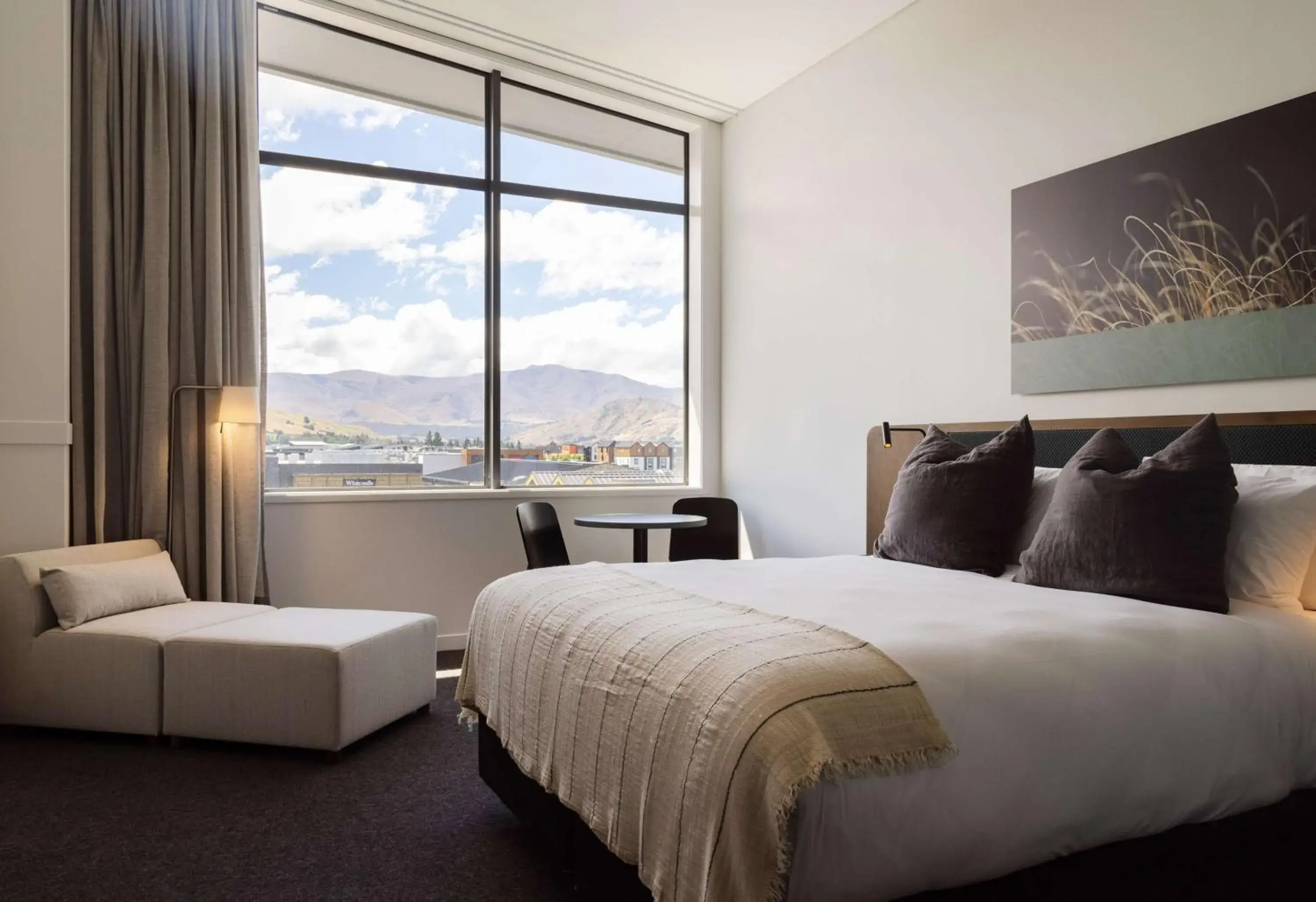 Seating area, Bed in Sudima Queenstown Five Mile Seating area, Bed in Sudima Queenstown Five Mile