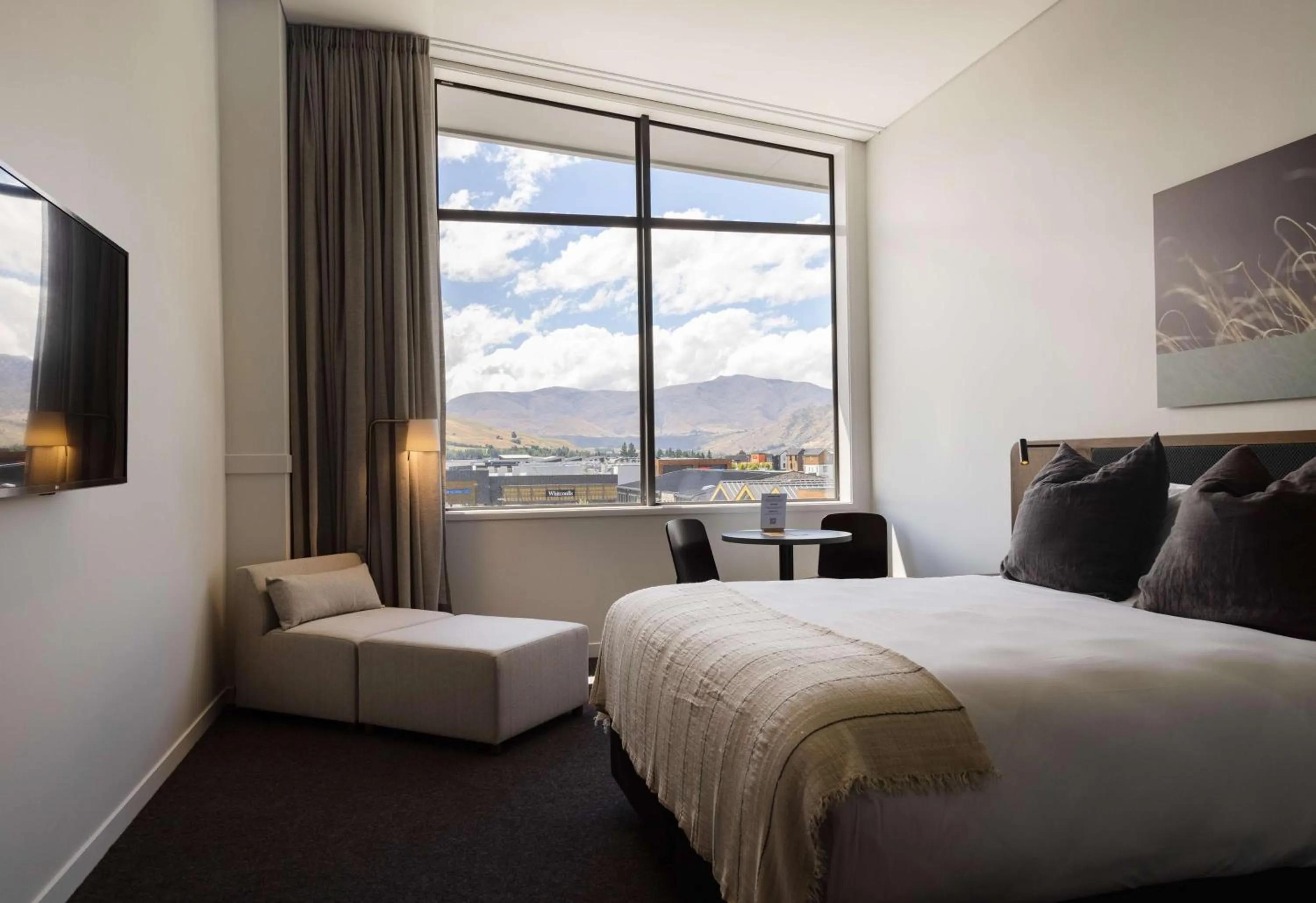 Bedroom, Bed in Sudima Queenstown Five Mile