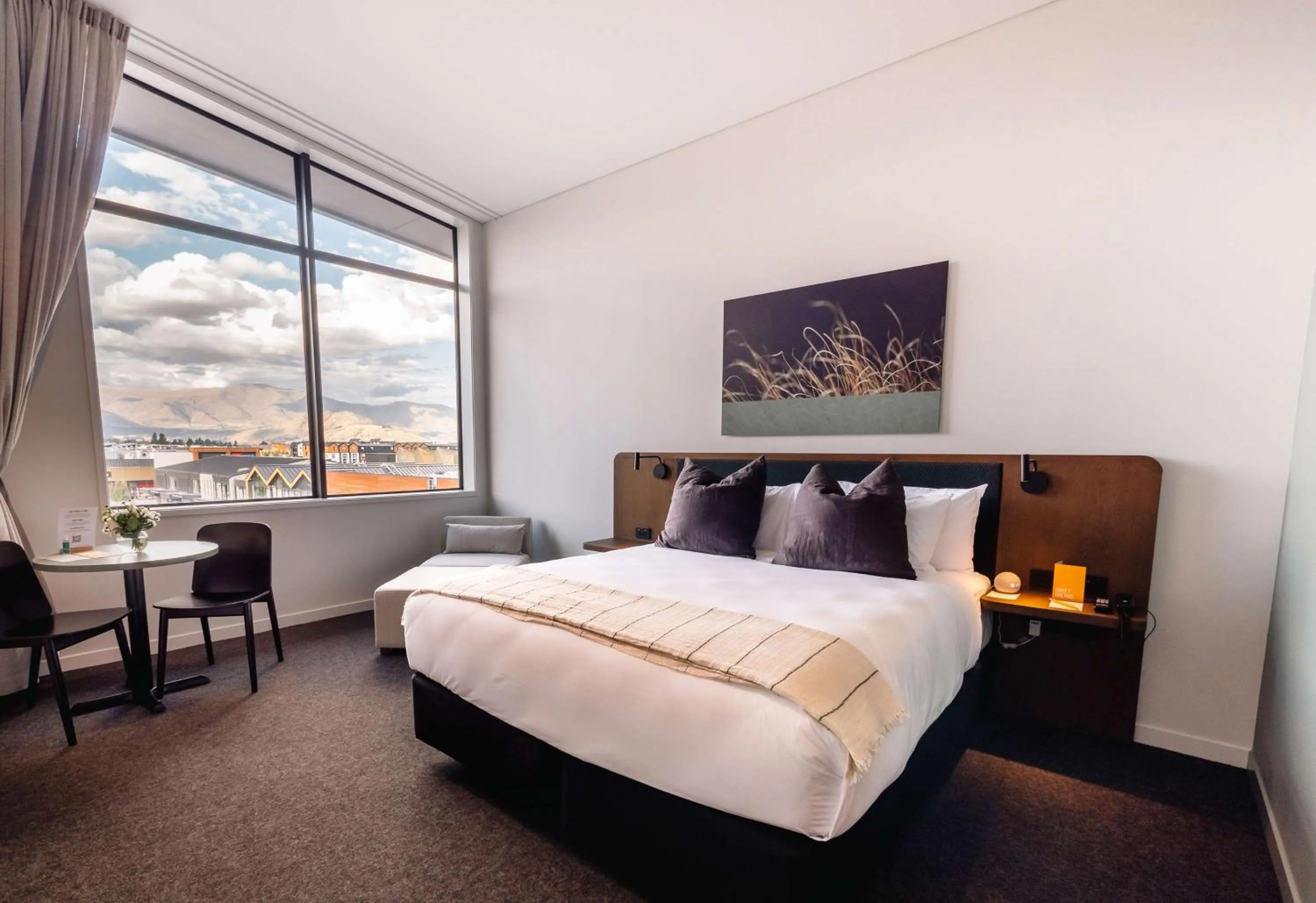 Bedroom, Bed in Sudima Queenstown Five Mile