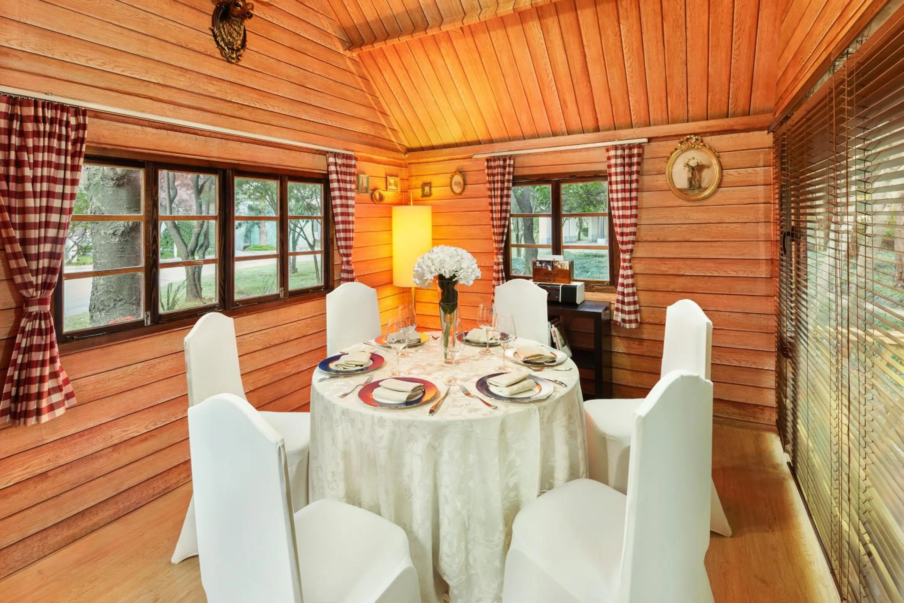 Restaurant/places to eat in Grand Millennium Shanghai HongQiao