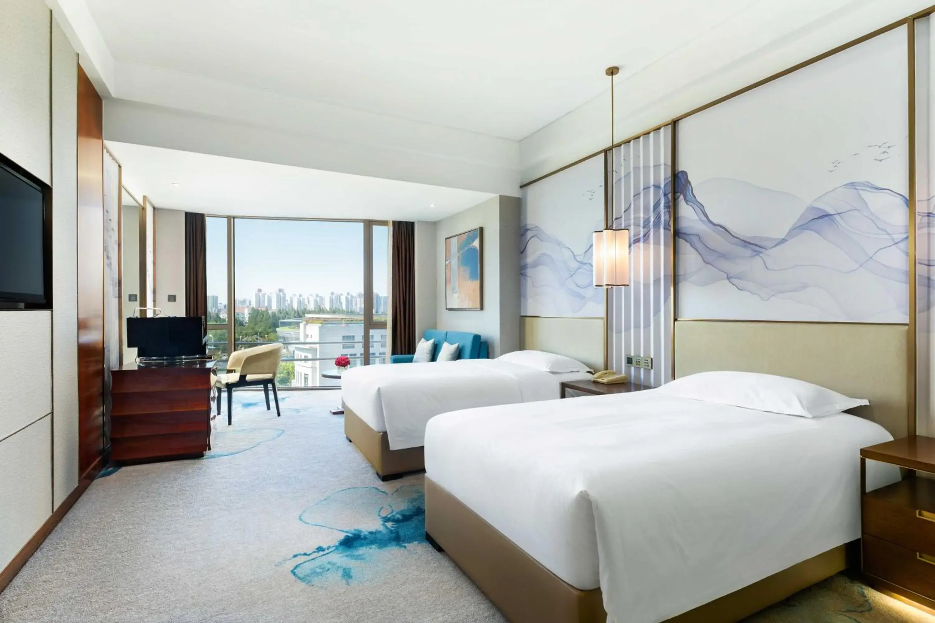 Photo of the whole room, Bed in Grand Millennium Shanghai HongQiao Photo of the whole room, Bed in Grand Millennium Shanghai HongQiao