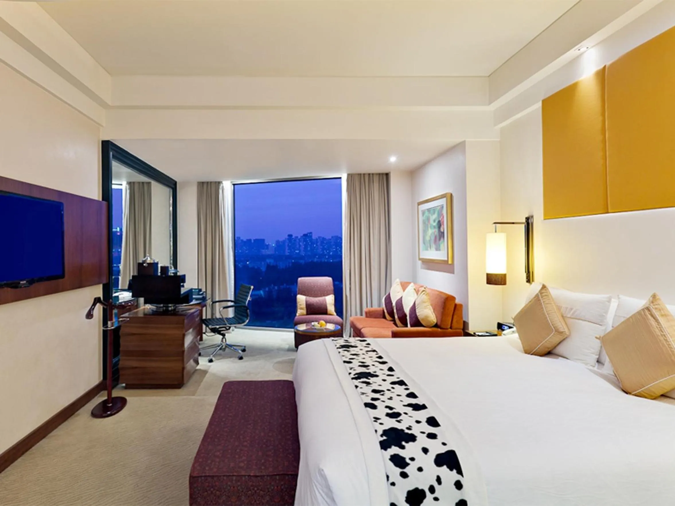 Bed in Grand Millennium Shanghai HongQiao