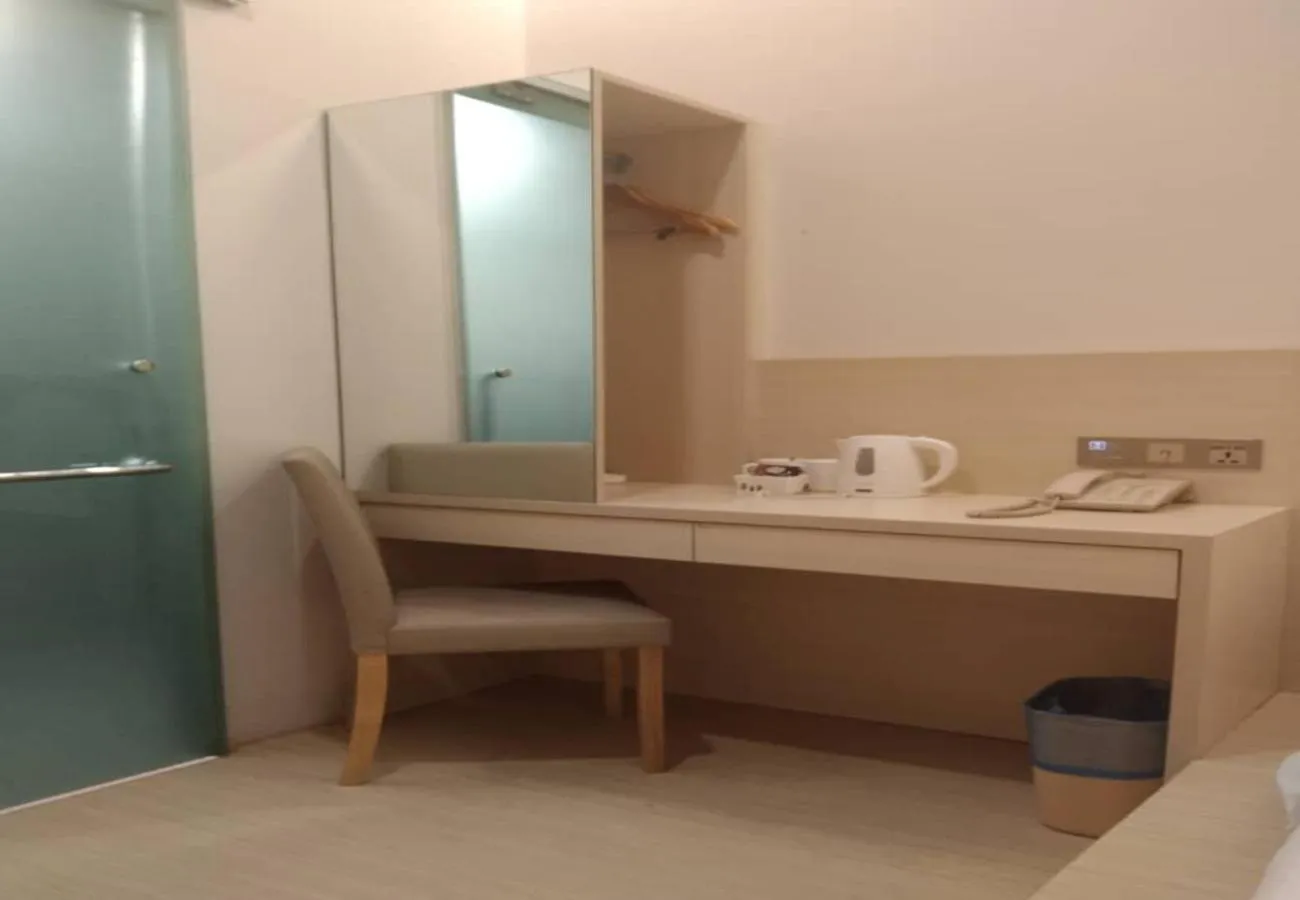 Coffee/tea facilities in Minimalist Hotel