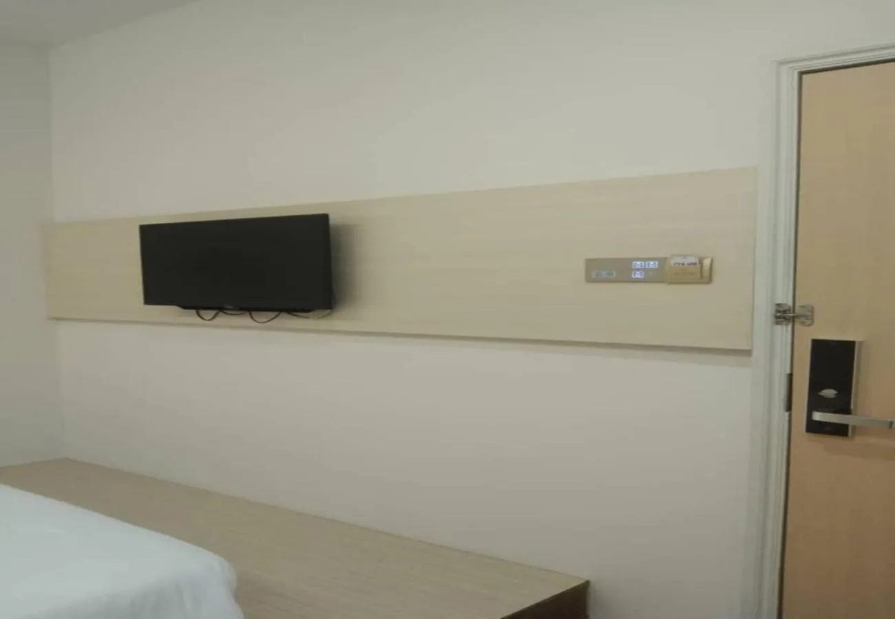 TV and multimedia, Bed in Minimalist Hotel