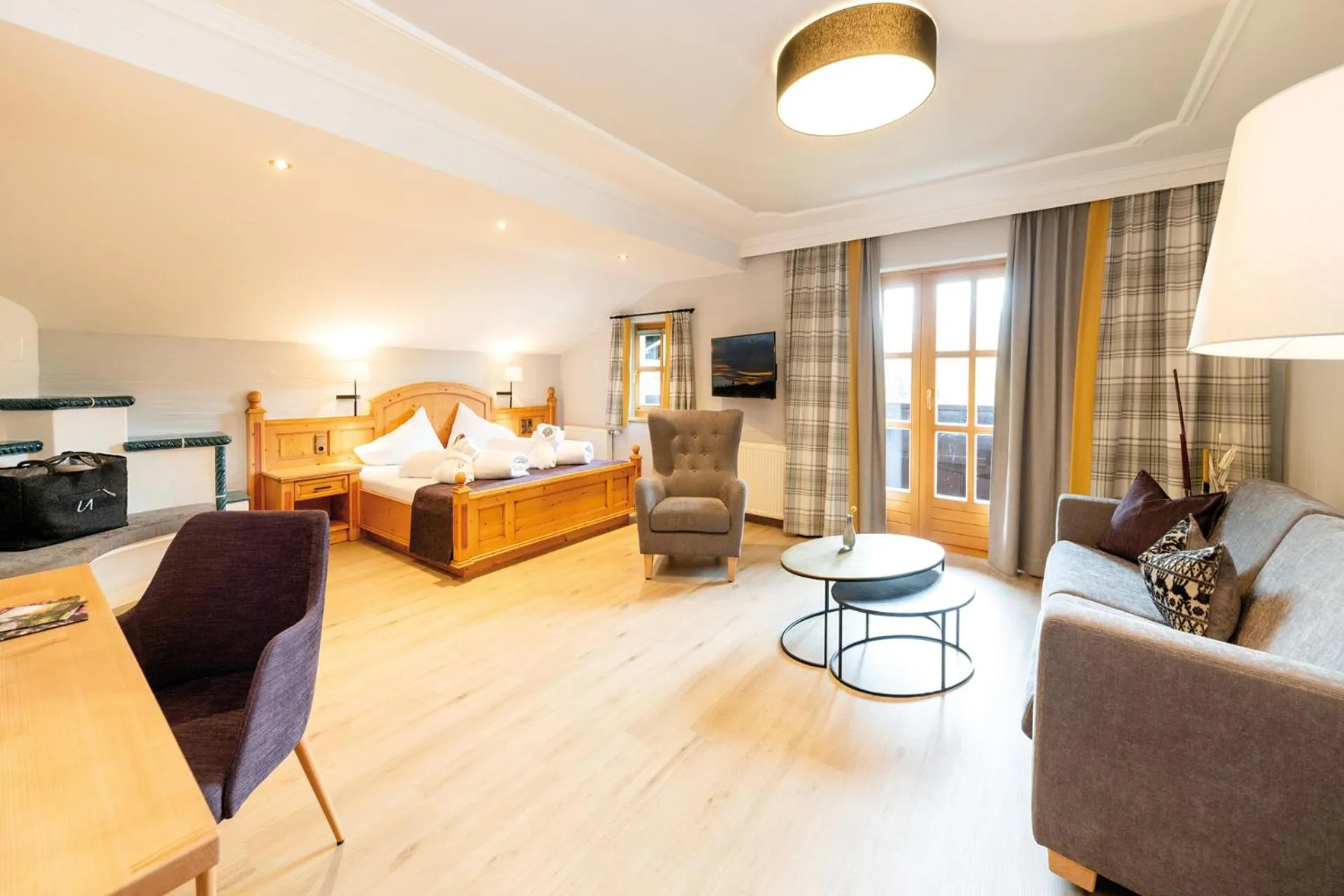 Seating area, Bed in Übergossene Alm Resort