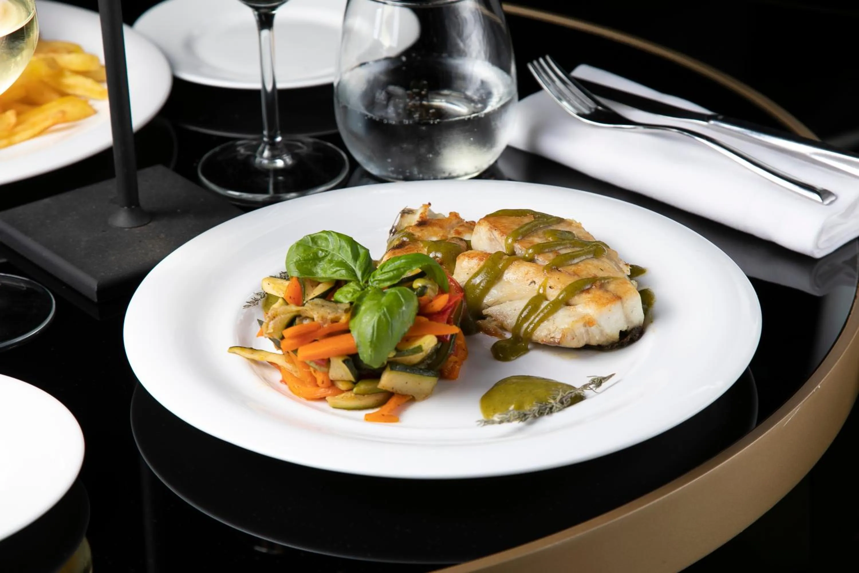 Restaurant/places to eat in Rome Life Hotel