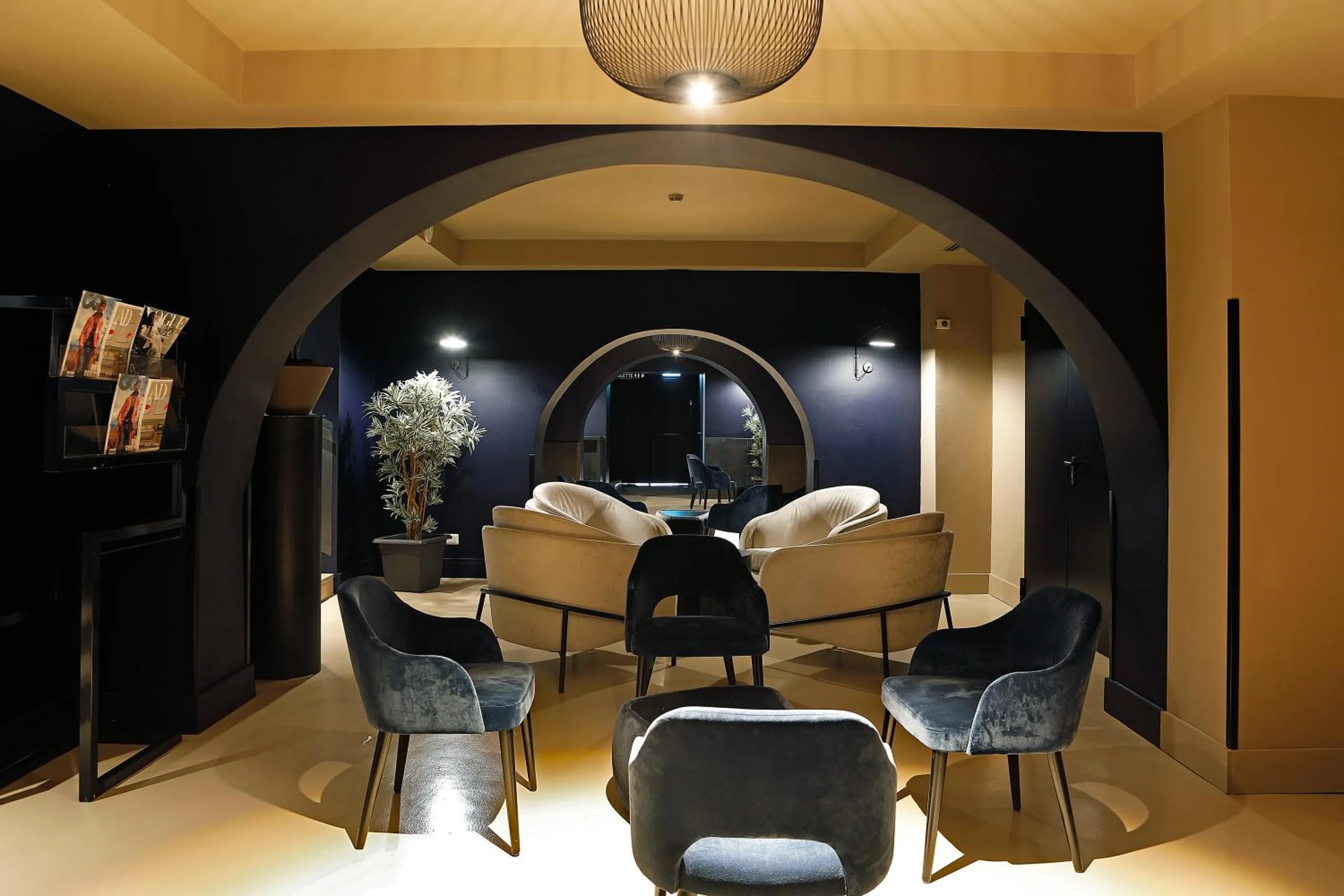 Communal lounge/ TV room in Rome Life Hotel