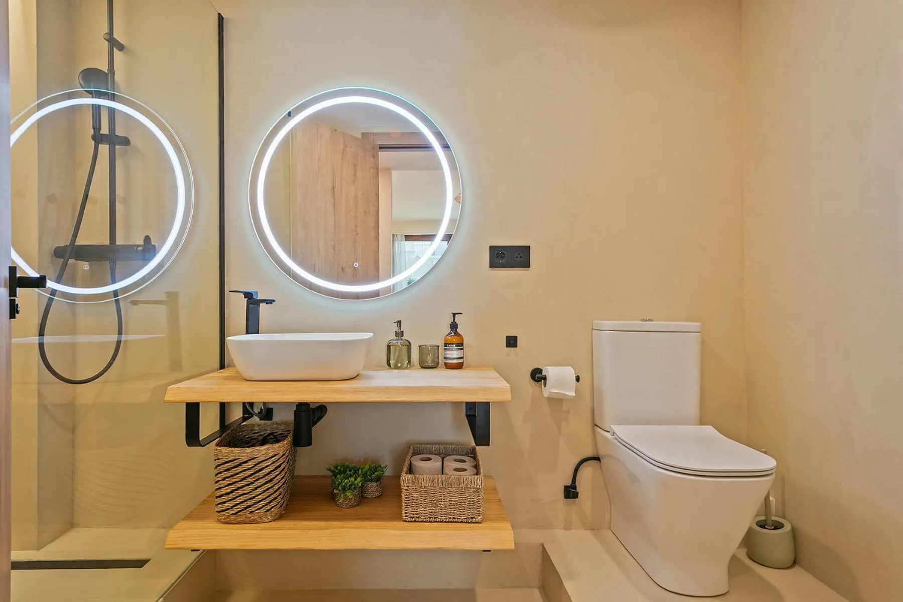 Shower in Olivia Barcelona