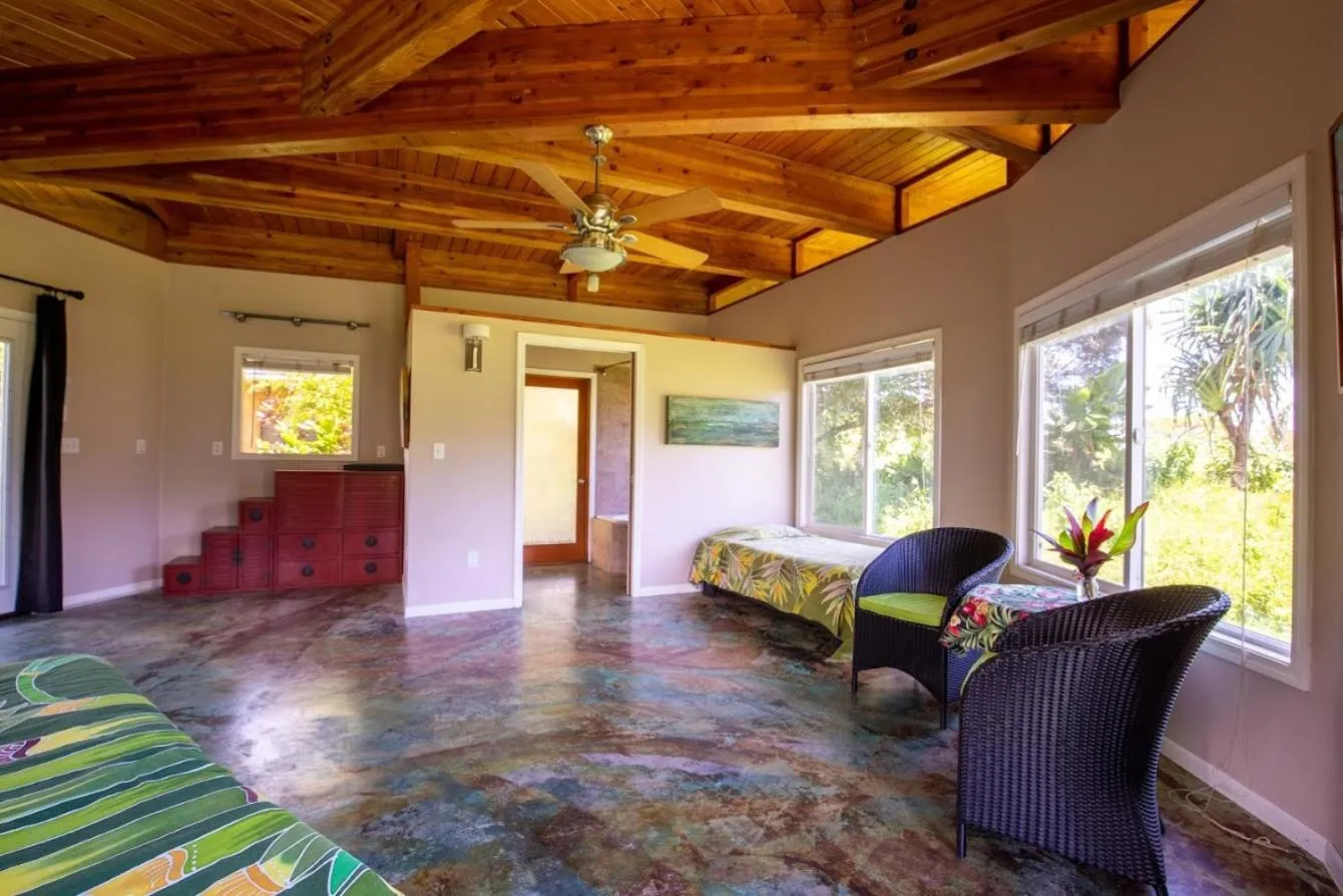 Photo of the whole room in Kalani Oceanside Retreat