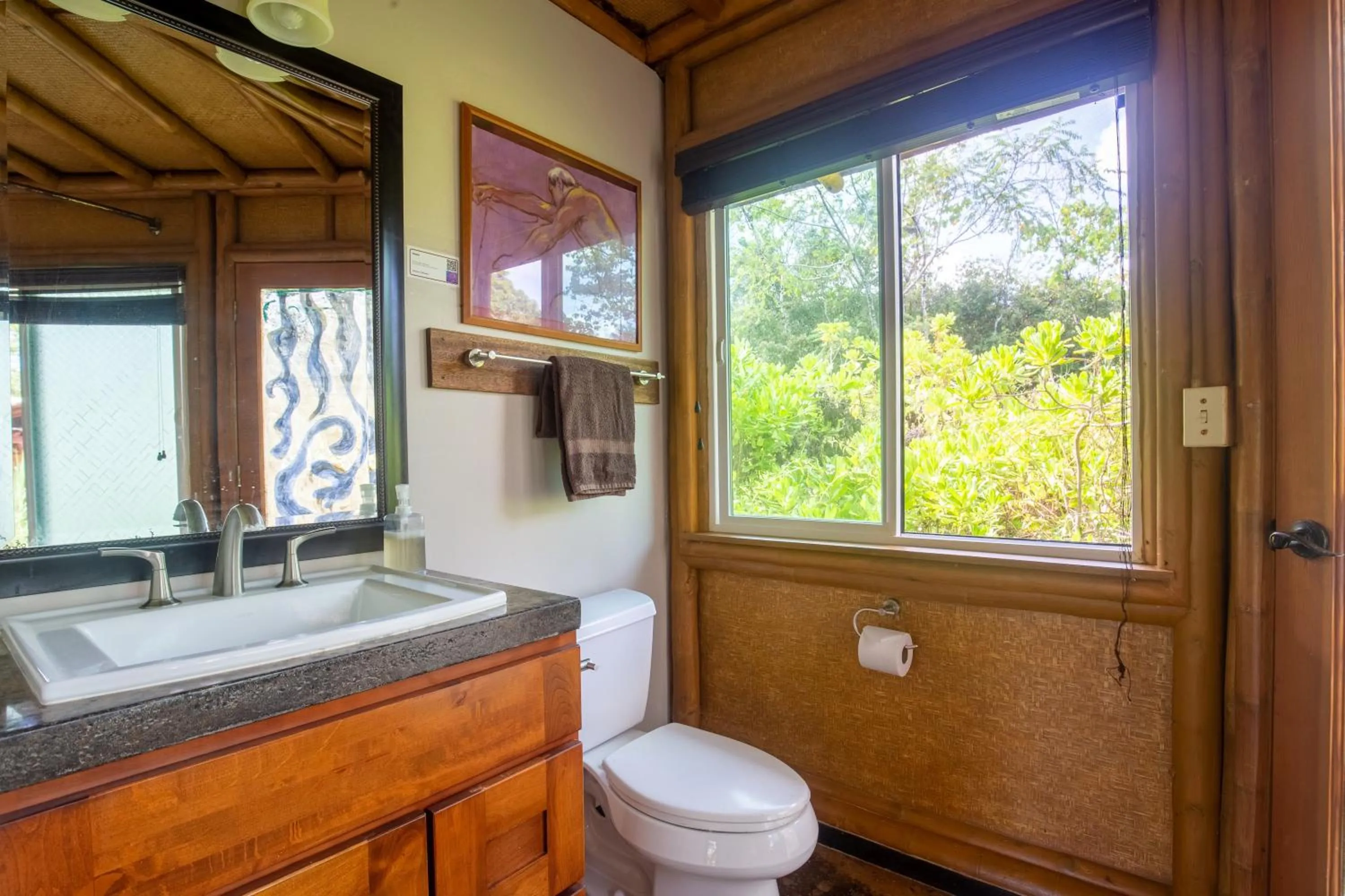 Toilet in Kalani Oceanside Retreat