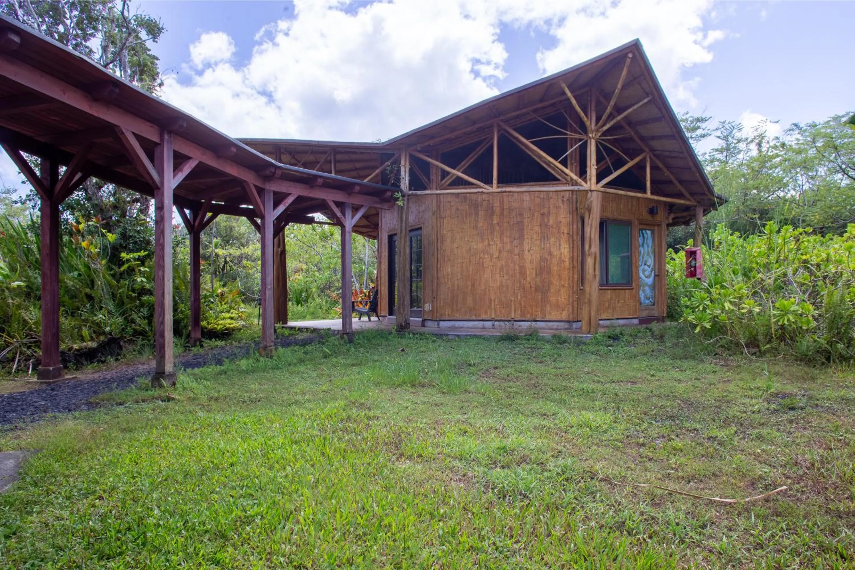 Natural landscape in Kalani Oceanside Retreat