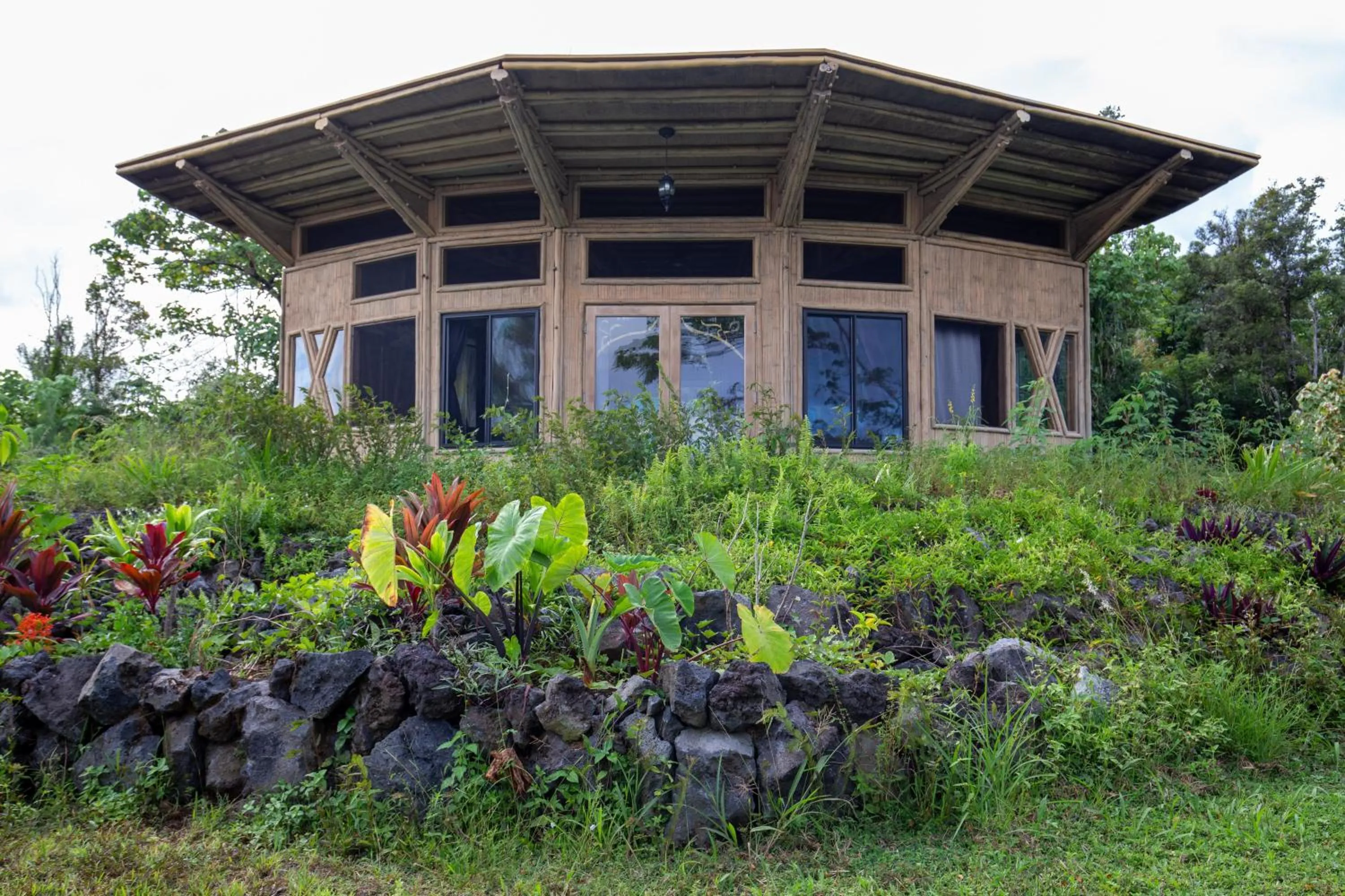 Property building in Kalani Oceanside Retreat
