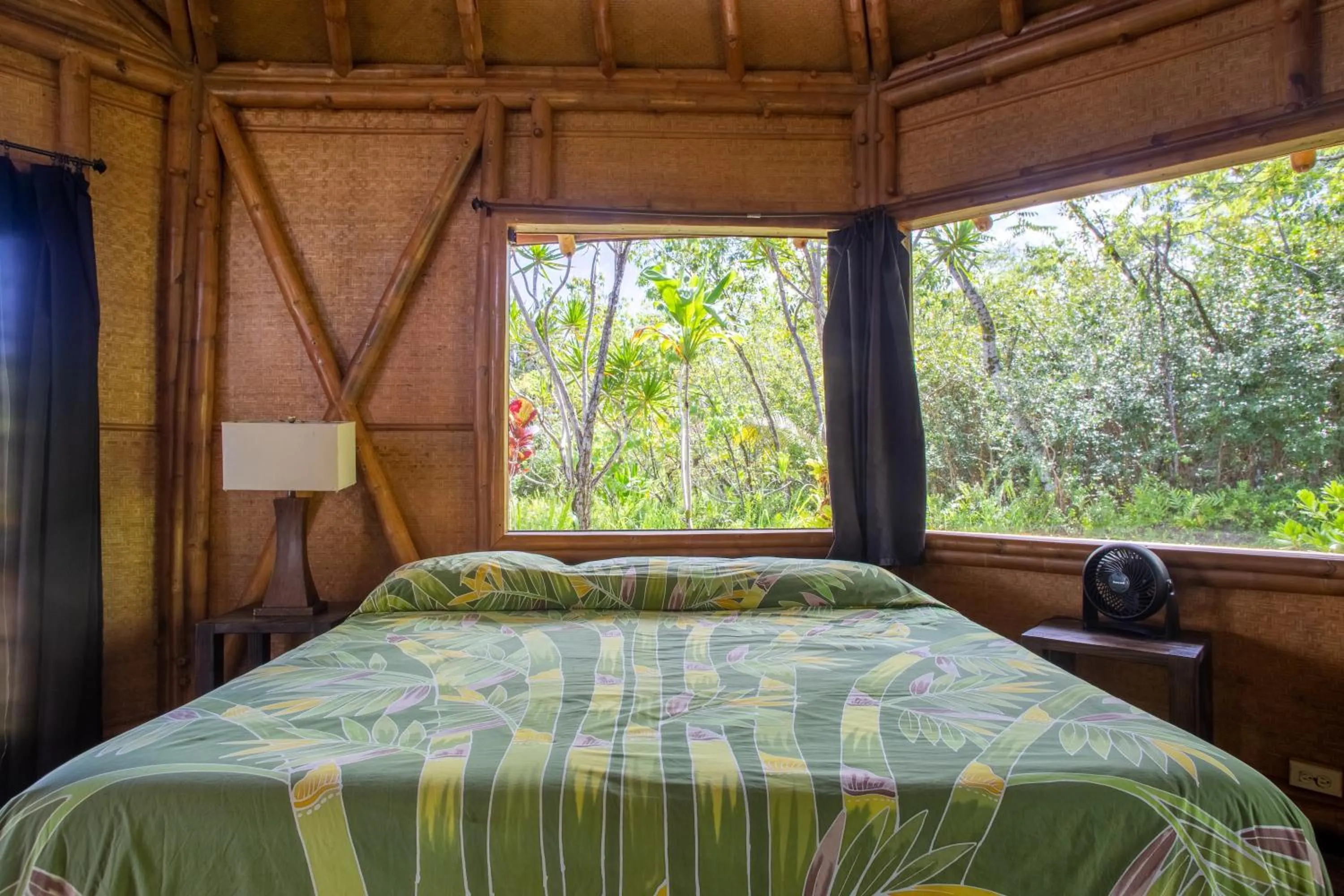 Bed in Kalani Oceanside Retreat