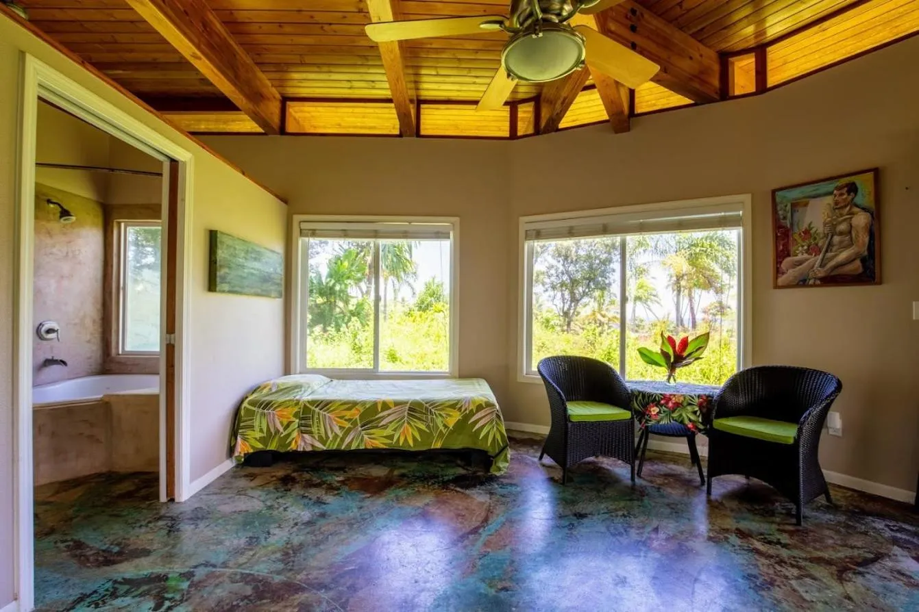 Bed in Kalani Oceanside Retreat