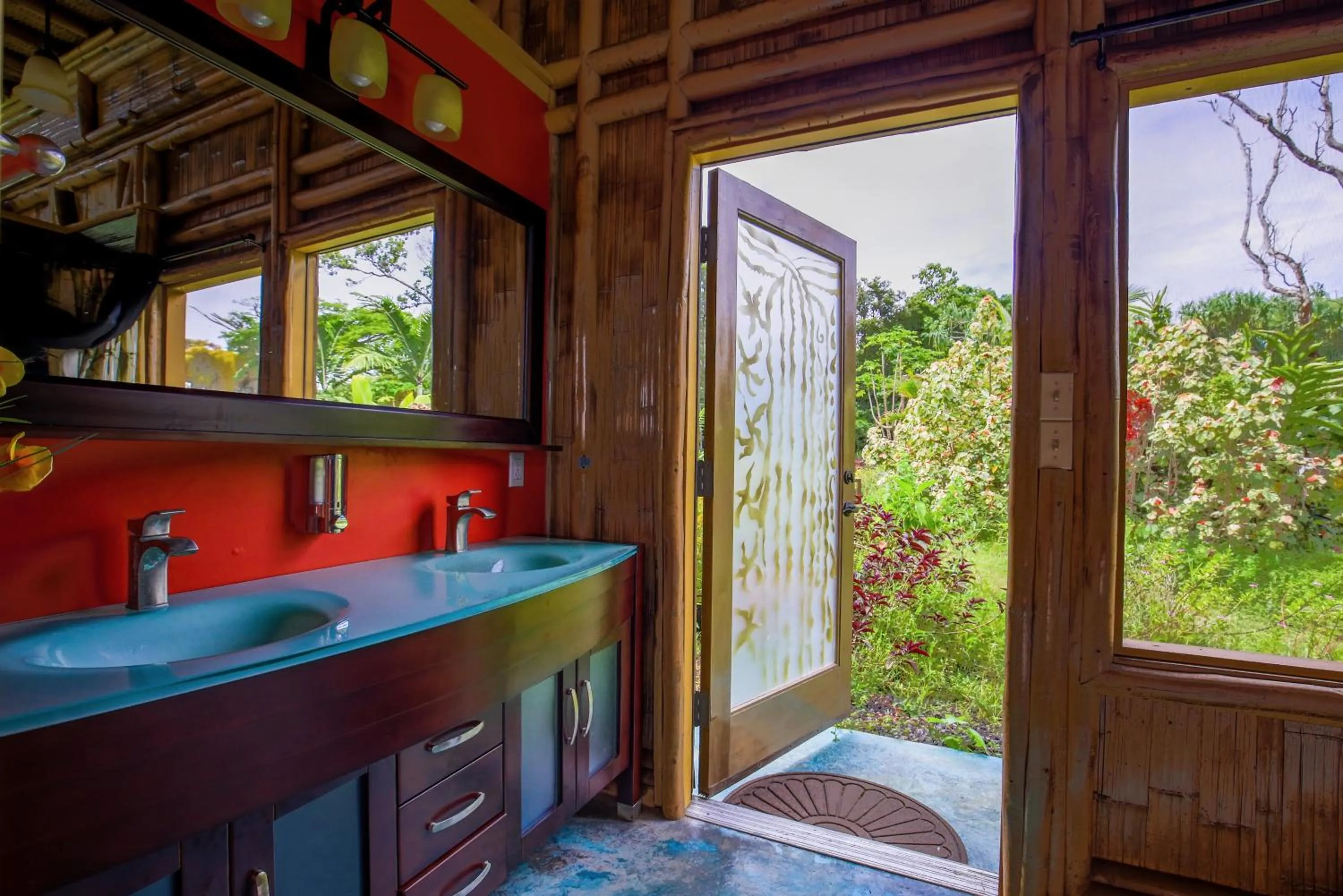 Bathroom in Kalani Oceanside Retreat