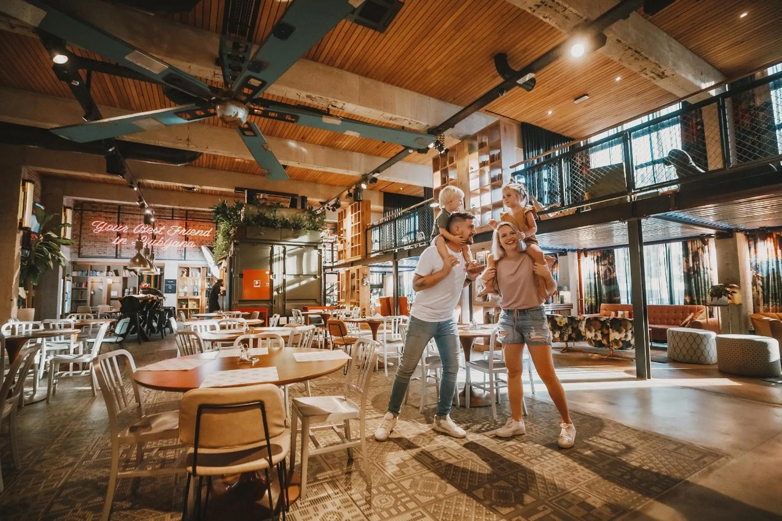 Restaurant/places to eat in ONE66 Hotel