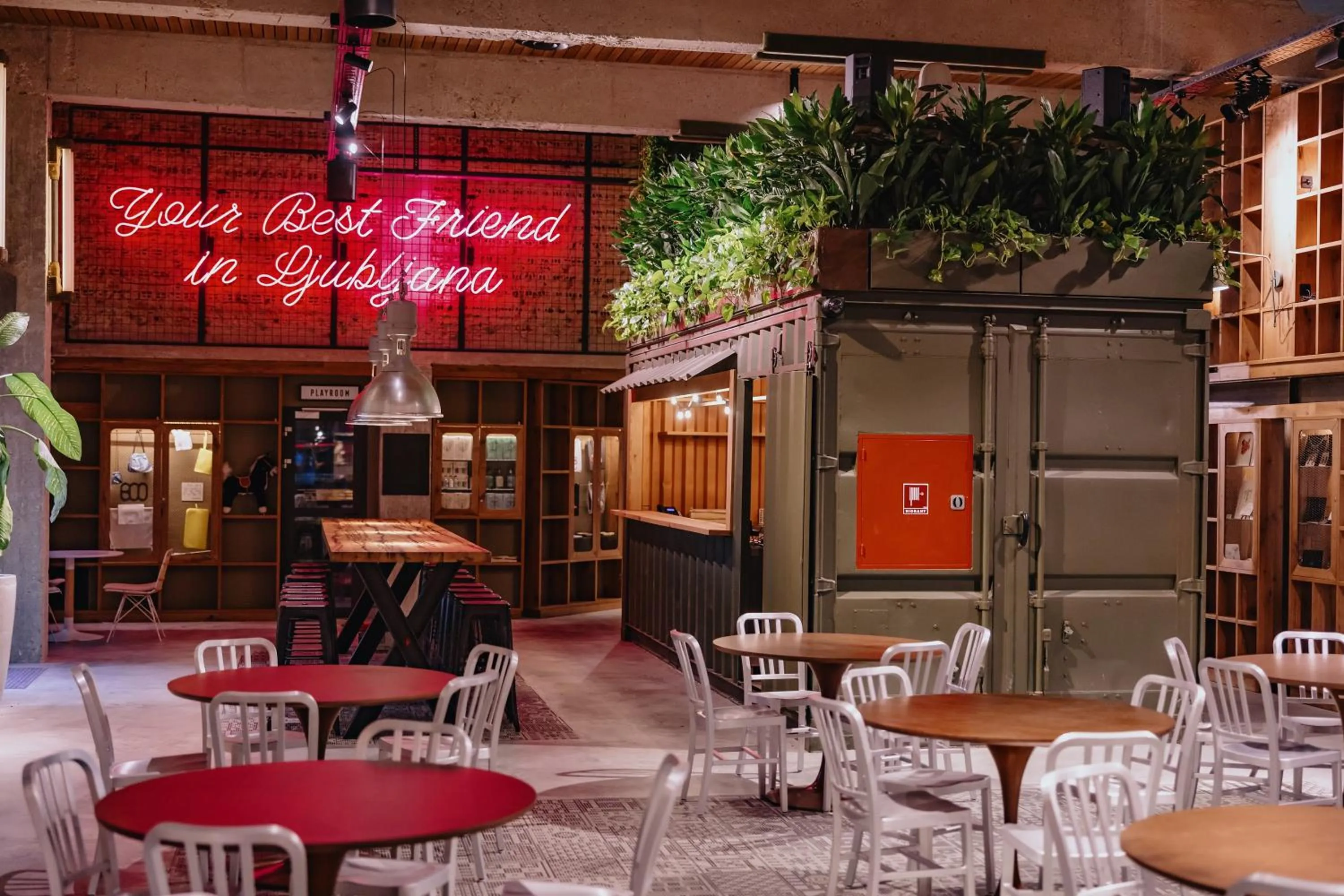 Restaurant/places to eat in ONE66 Hotel