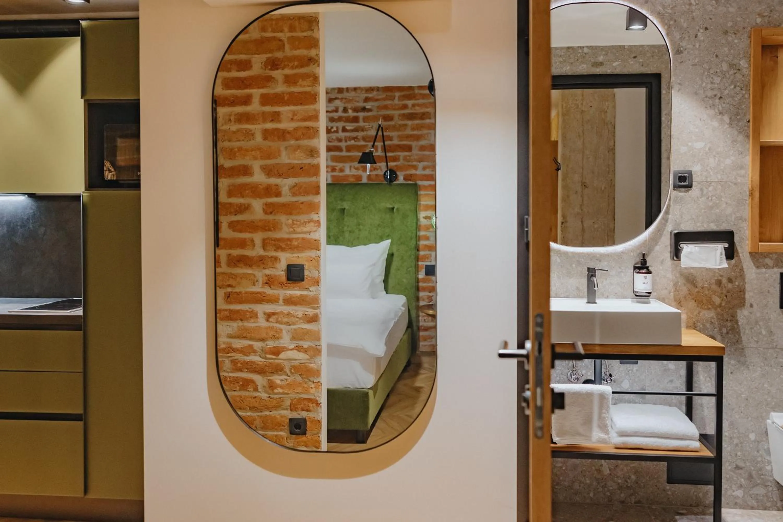 Bathroom, Bed in ONE66 Hotel