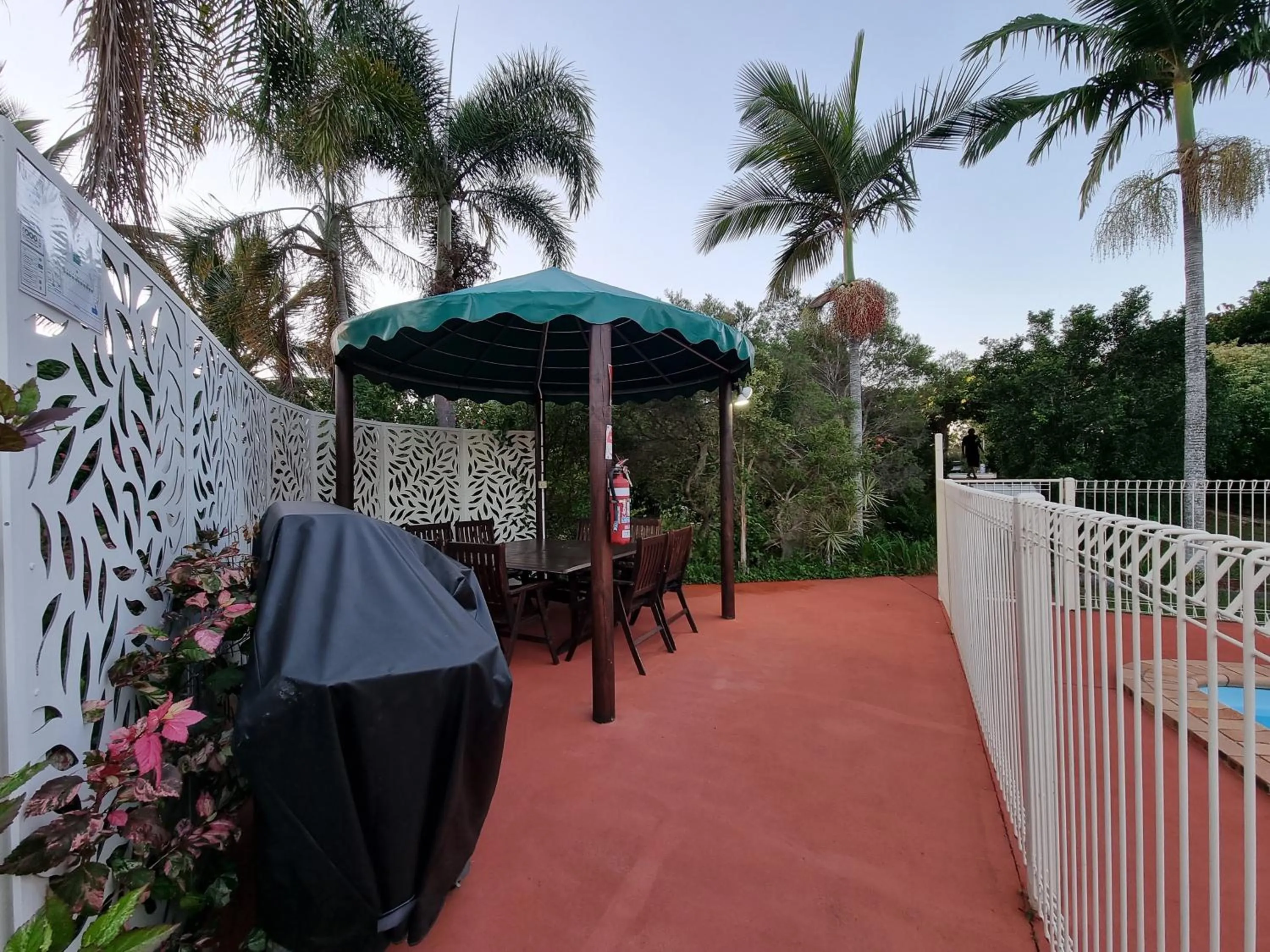 Swimming pool in Benaraby Hilltop MotorInn