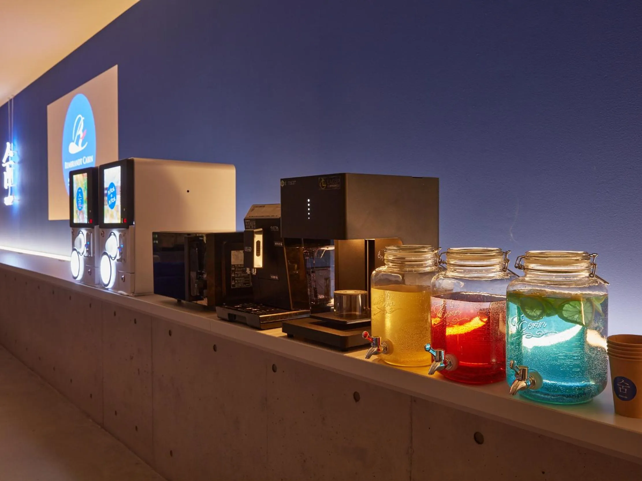 Drinks in Rembrandt Cabin Shinjuku Shin-Okubo