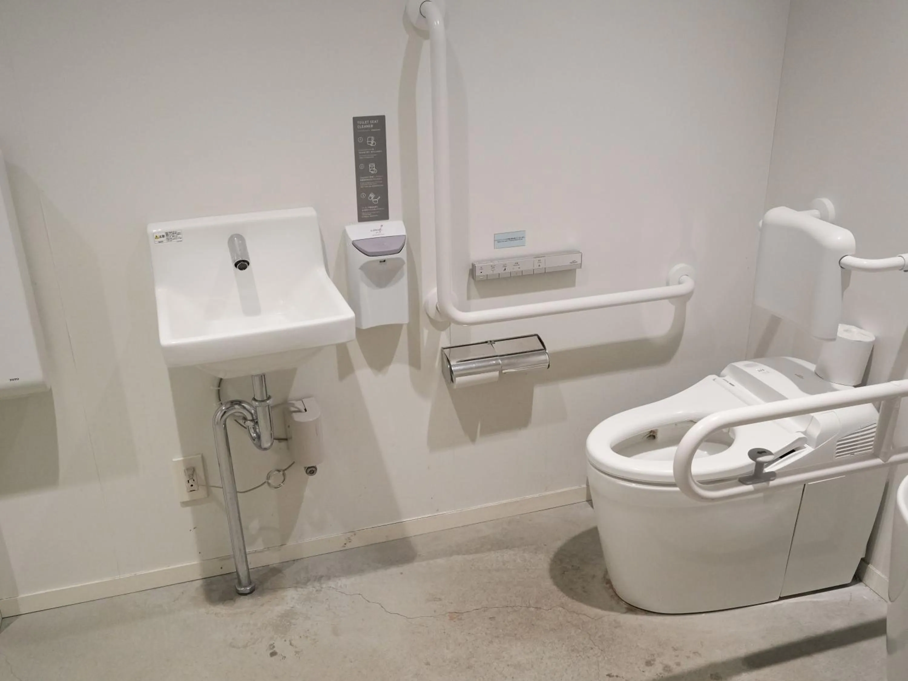 Facility for disabled guests in Rembrandt Cabin Shinjuku Shin-Okubo