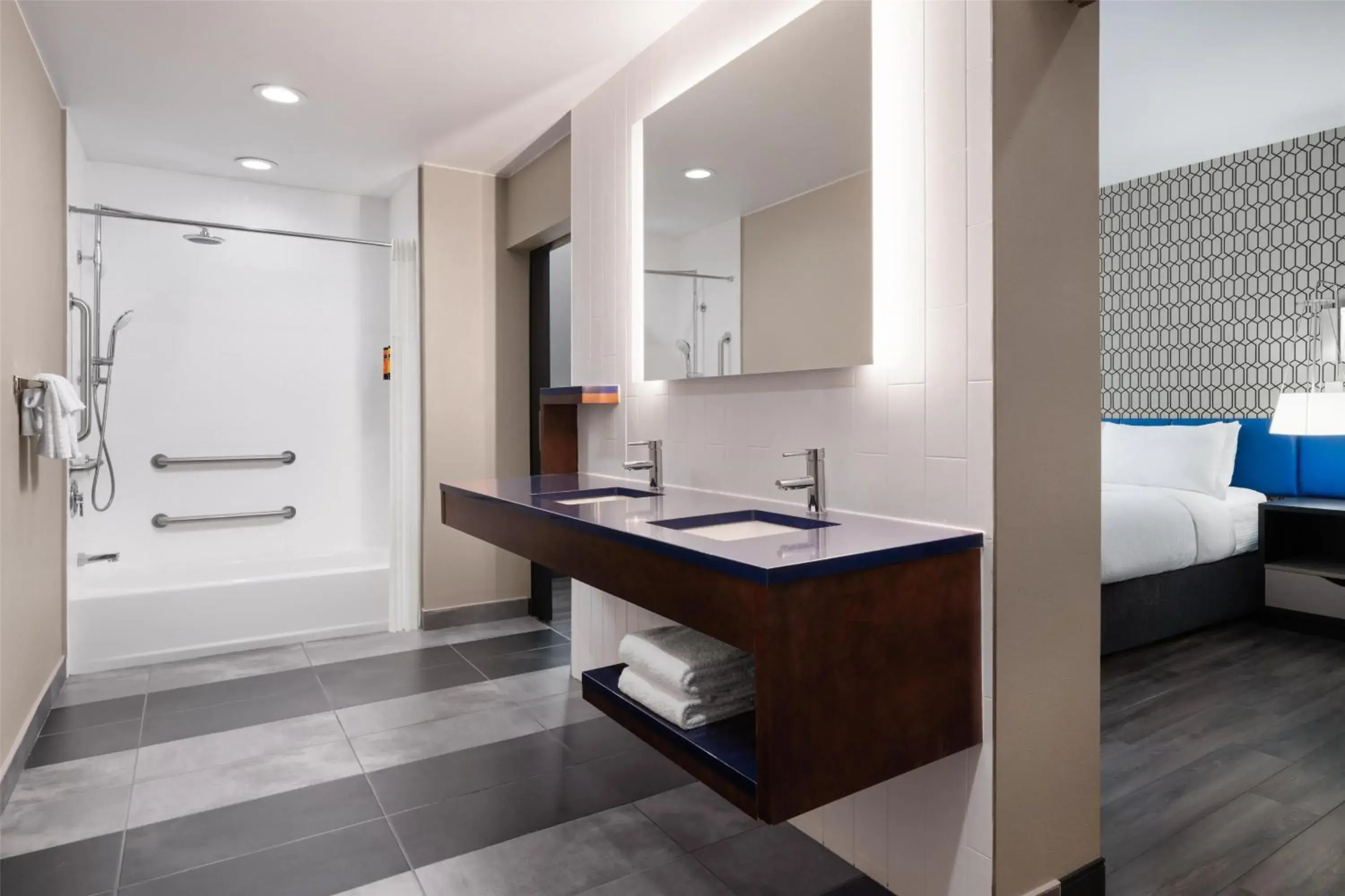 King Room with Walk-in Shower - Disability Access in GLō Best Western Enid OK Downtown - Convention Center Hotel King Room with Walk-in Shower - Disability Access in GLō Best Western Enid OK Downtown - Convention Center Hotel