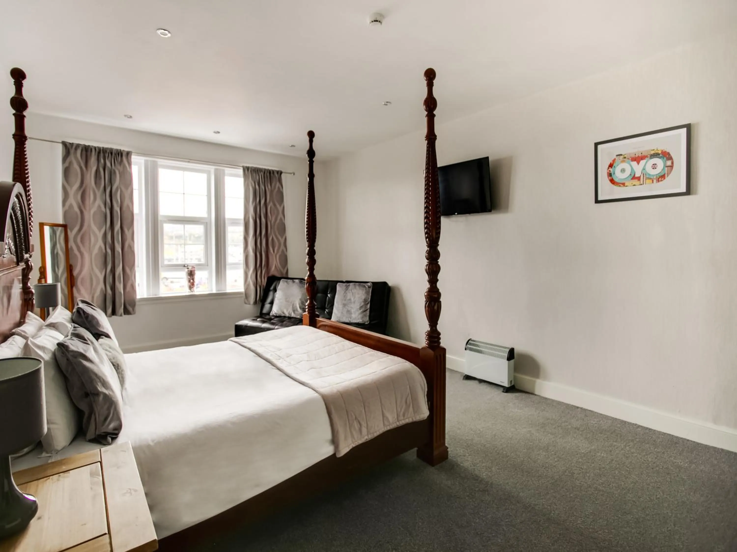 Bedroom, Bed in OYO Gin House Hotel