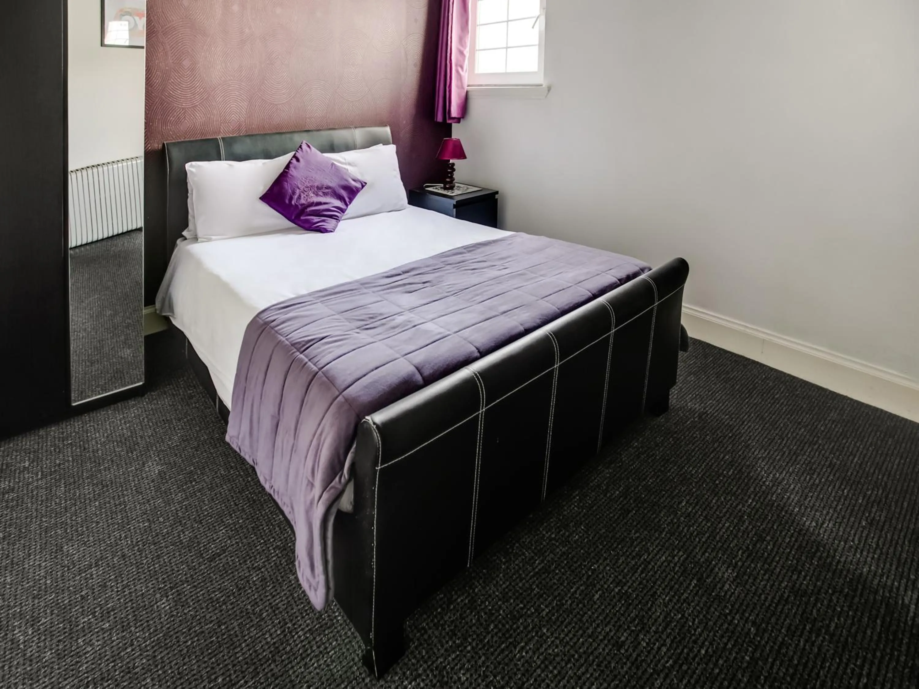 Bedroom, Bed in OYO Gin House Hotel