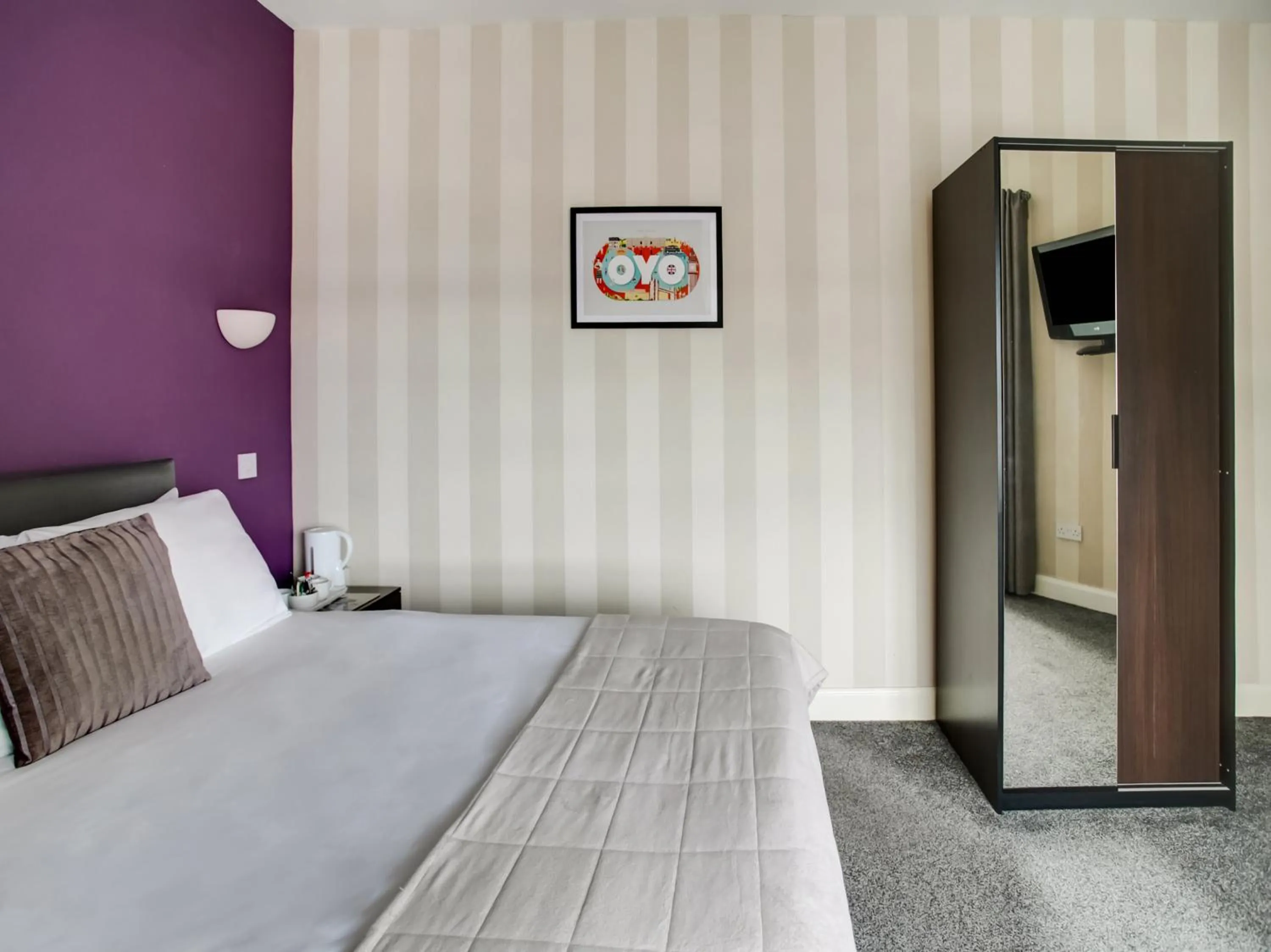 Bed in OYO Gin House Hotel