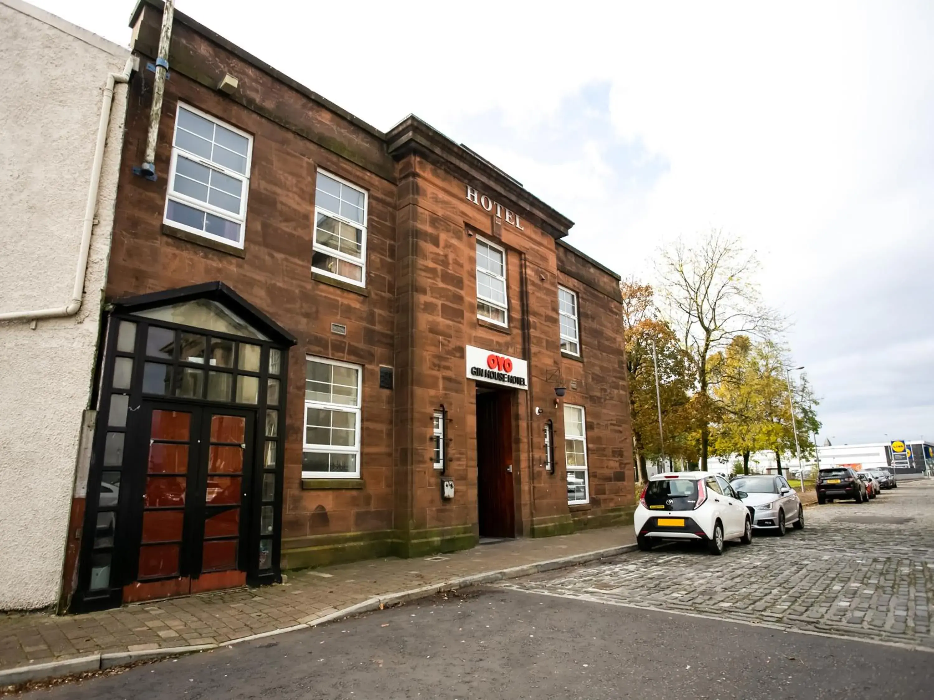 Property building in OYO Gin House Hotel Property building in OYO Gin House Hotel